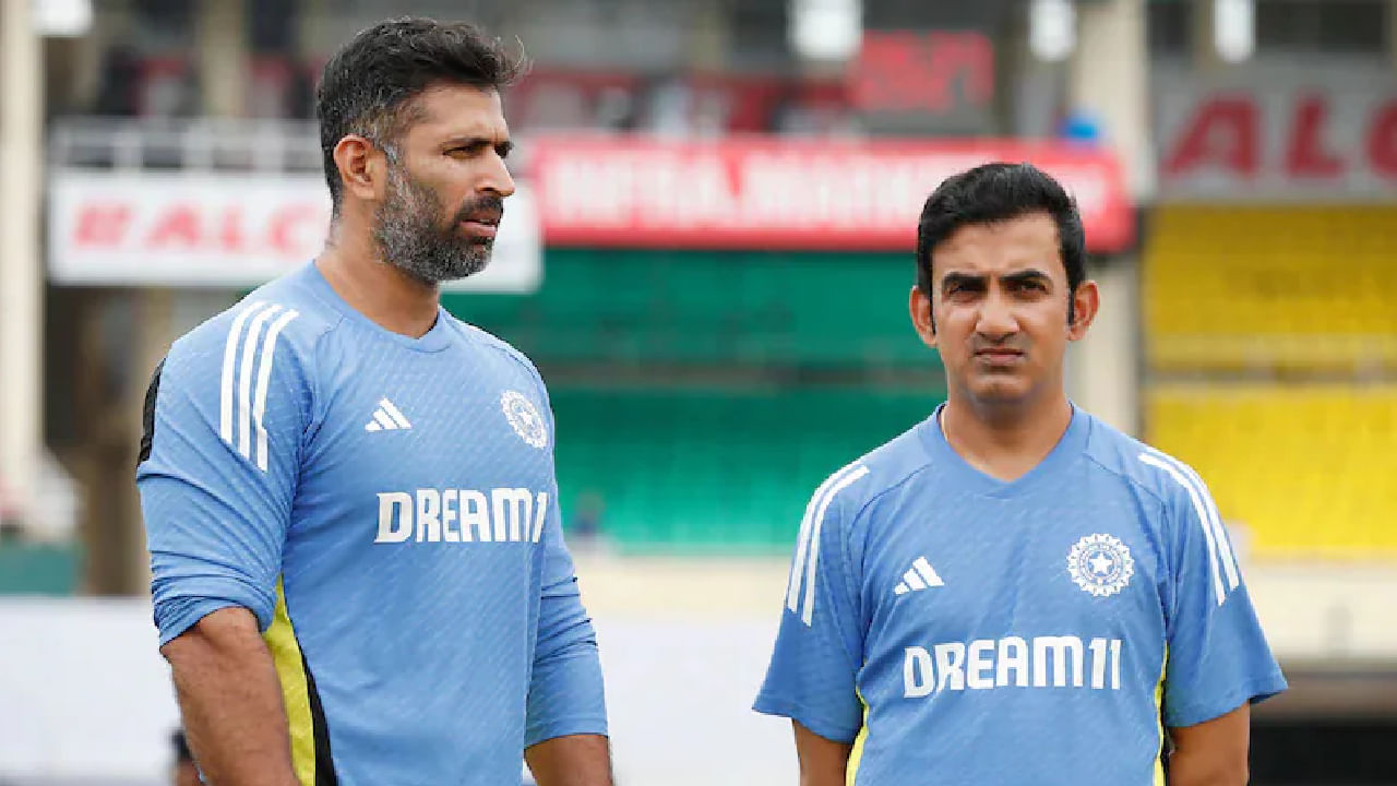 ಅಷ್ಟೇ ಅಲ್ಲದೆ ಗೌತಮ್ ಗಂಭೀರ್ ಟೀಮ್ ಇಂಡಿಯಾ ತರಬೇತುದಾರರಾದ ಆರಂಭದಲ್ಲಿ ಭಾರತ ತಂಡದ ಬ್ಯಾಟಿಂಗ್ ಕೋಚ್ ಆಗಿಯೂ ಅಭಿಷೇಕ್ ನಾಯರ್ ಕಾಣಿಸಿಕೊಂಡಿದ್ದರು. ಆದರೆ ಕಳೆದ ವರ್ಷ ಅವರನ್ನು ಟೀಮ್ ಇಂಡಿಯಾದ ಬ್ಯಾಟಿಂಗ್ ಕೋಚ್ ಸ್ಥಾನದಿಂದ ವಜಾಗೊಳಿಸಲಾಗಿತ್ತು.