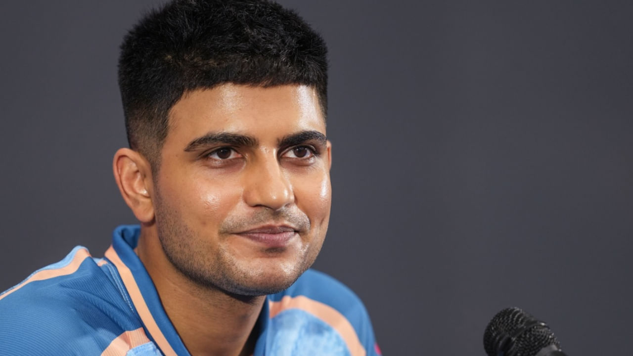 ಆದರೆ ಆಸ್ಟ್ರೇಲಿಯಾ ಪ್ರವಾಸದಲ್ಲಿ ಗಿಲ್ ಏಕದಿನ ಸರಣಿಯಲ್ಲಿ ಟೀಮ್ ಇಂಡಿಯಾವನ್ನು ಗೆಲುವಿನತ್ತ ಕೊಂಡೊಯ್ಯಲು ಸಾಧ್ಯವಾಗುತ್ತದೆಯೇ? ಎಂಬುದು ಕೋಟ್ಯಾಂತರ ಅಭಿಮಾನಿಗಳ ಕುತೂಹಲಕ್ಕೆ ಕಾರಣವಾಗಿದೆ. ಇದೆಲ್ಲದರ ನಡುವೆ ಆಸ್ಟ್ರೇಲಿಯಾ ಪ್ರವಾಸಕ್ಕೂ ಮುಂಚೆಯೇ ಆಸ್ಟ್ರೇಲಿಯಾ ತಂಡದ ಮಾಜಿ ನಾಯಕ ಗಿಲ್ ನಾಯಕತ್ವದ ಬಗ್ಗೆ ಭವಿಷ್ಯ ನುಡಿದಿದ್ದಾರೆ.
