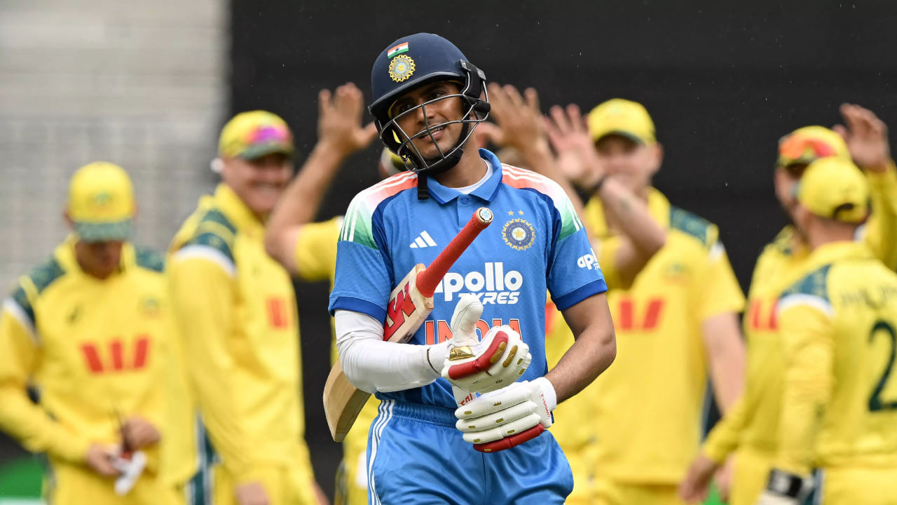 ಆಶ್ಚರ್ಯಕರ ಸಂಗತಿಯೆಂದರೆ ವಿರಾಟ್ ಕೊಹ್ಲಿ ಕೂಡ ನಾಯಕನಾಗಿ ಇದೇ ರೀತಿಯ ಆರಂಭವನ್ನು ಪಡೆದುಕೊಂಡಿದ್ದರು. ಮತ್ತೊಂದು ಸಂಗತಿಯೆಂದರೆ ವಿರಾಟ್ ಕೊಹ್ಲಿ ಹಾಗೂ ಶುಭ್ಮನ್ ಗಿಲ್ ಇಬ್ಬರೂ ಸಹ ನಾಯಕತ್ವ ವಹಿಸಿಕೊಂಡ ತಮ್ಮ ಮೊದಲ ಐಪಿಎಲ್ ಪಂದ್ಯವನ್ನು ಸಹ ಸೋತಿದ್ದರು. ಆದರೆ ದೇಶೀಯ ಕ್ರಿಕೆಟ್ನಲ್ಲಿ ನಾಯಕನಾಗಿ ತಮ್ಮ ಮೊದಲ ಪಂದ್ಯವನ್ನು ಸೋತ ಕಾರಣ ಶುಭ್ಮನ್ ಗಿಲ್, ನಾಯಕನಾಗಿ ಮೊದಲ ಪಂದ್ಯ ಸೋತ ವಿಚಾರದಲ್ಲಿ ಕೊಹ್ಲಿಯನ್ನು ಮೀರಿಸಿದ್ದಾರೆ.