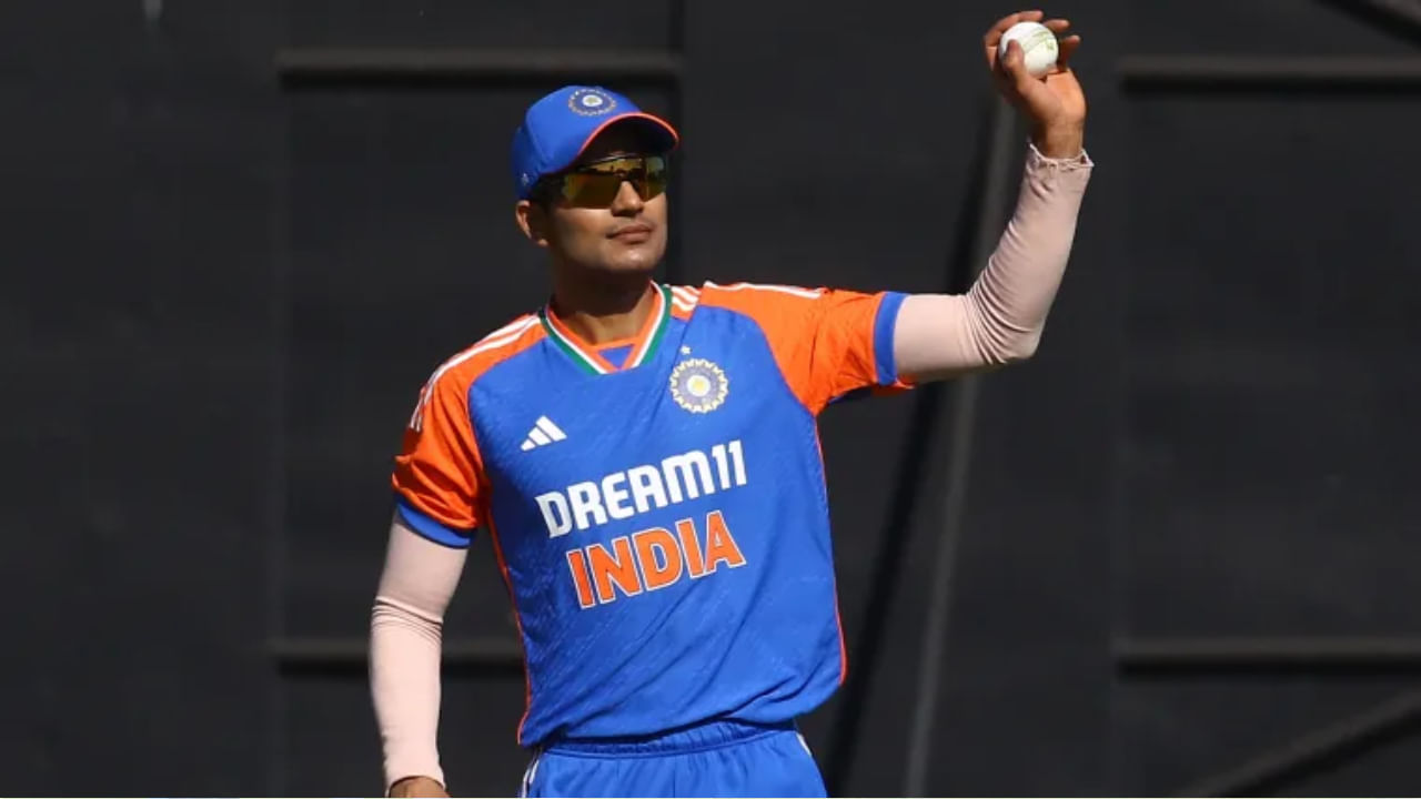 ನೀವು ಕಾಗದದ ಮೇಲೆ ನೋಡಿದಾಗಲೆಲ್ಲಾ ಇದು ಯಾವಾಗಲೂ ಉತ್ತಮ ಸ್ಪರ್ಧೆಯಂತೆ ಕಾಣುತ್ತದೆ. ಆದರೆ ಆಸ್ಟ್ರೇಲಿಯಾ ಸರಣಿಯನ್ನು 2-1 ಅಂತರದಿಂದ ಗೆಲ್ಲುತ್ತದೆ ಎಂದು ನಾನು ಭಾವಿಸುತ್ತೇನೆ. ಆದಾಗ್ಯೂ, ಇದು ಸುಲಭವಲ್ಲ ಏಕೆಂದರೆ ಭಾರತ ಬಲಿಷ್ಠ ತಂಡವಾಗಿದೆ. ಹೀಗಾಗಿ ಇದು ಉತ್ತಮ ಸರಣಿಯಾಗಲಿದೆ ಎಂದಿದ್ದಾರೆ. 