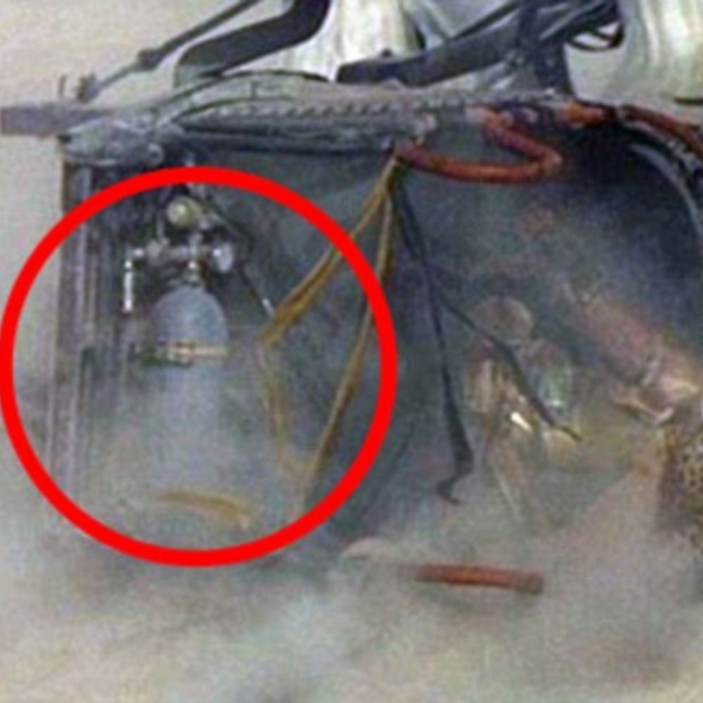 2000 ರಲ್ಲಿ ಬಿಡುಗಡೆ ಆಗಿದ್ದ ‘ಗ್ಲಾಡಿಯೇಟರ್’ ಸಿನಿಮಾ ಬರೋಬ್ಬರಿ ಐದು ಆಸ್ಕರ್​​ಗಳನ್ನು ಗೆದ್ದಿದೆ. ರೋಮ್ ಸಾಮ್ರಾಜ್ಯದ ಕಾಲದ ಕತೆ ಈ ಸಿನಿಮಾನಲ್ಲಿದೆ. ಸಿನಿಮಾದ ದೃಶ್ಯವೊಂದರಲ್ಲಿ ರಥಗಳಲ್ಲಿ ಚೇಸ್ ನಡೆಯುತ್ತಿರುತ್ತದೆ. ಬಿದ್ದ ರಥದಲ್ಲಿ ಗ್ಯಾಸ್ ಎಂಜಿನ್ ಕಾಣಿಸುತ್ತದೆ. ಯೂಟ್ಯೂಬ್​​​ನಲ್ಲಿ ವಿಡಿಯೋ ಈಗಲೂ ಲಭ್ಯವಿದೆ.