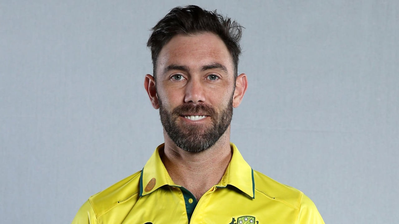 ಗ್ಲೆನ್ ಮ್ಯಾಕ್ಸ್ವೆಲ್: ಏಕದಿನ ಕ್ರಿಕೆಟ್ಗೆ ವಿದಾಯ ಹೇಳಿರುವ ಗ್ಲೆನ್ ಮ್ಯಾಕ್ಸ್ವೆಲ್ ಈ ಬಾರಿ ಟಿ20 ತಂಡದಲ್ಲಿ ಸ್ಥಾನ ಪಡೆದಿಲ್ಲ. ಇದಕ್ಕೆ ಮುಖ್ಯ ಕಾರಣ ಗಾಯಗೊಂಡಿರುವುದು. ನ್ಯೂಝಿಲೆಂಡ್ ವಿರುದ್ಧದ ಸರಣಿಗಾಗಿ ಅಭ್ಯಾಸ ನಡೆಸುತ್ತಿದ್ದ ವೇಳೆ ಮ್ಯಾಕ್ಸಿ ಅವರ ಮುಂಗೈ ಮುರಿತಕ್ಕೊಳಗಾಗಿದೆ. ಇದೇ ಕಾರಣದಿಂದಾಗಿ ಅವರು ಸಹ ಭಾರತದ ವಿರುದ್ಧದ ಸರಣಿಯಿಂದ ಹೊರಗುಳಿದಿದ್ದಾರೆ.