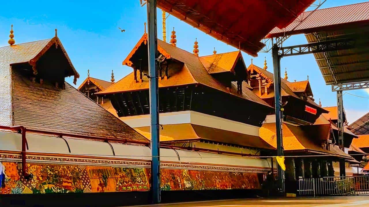 ಶಬರಿಮಲೆ ಆಯ್ತು, ಗುರುವಾಯೂರ್ ದೇವಸ್ಥಾನದಲ್ಲೂ ಚಿನ್ನದ ಕಳ್ಳತನ ಬೆಳಕಿಗೆ ಶಬರಿಮಲೆ ಆಯ್ತು, ಗುರುವಾಯೂರ್ ದೇವಸ್ಥಾನದಲ್ಲೂ ಚಿನ್ನದ ಕಳ್ಳತನ ಬೆಳಕಿಗೆ