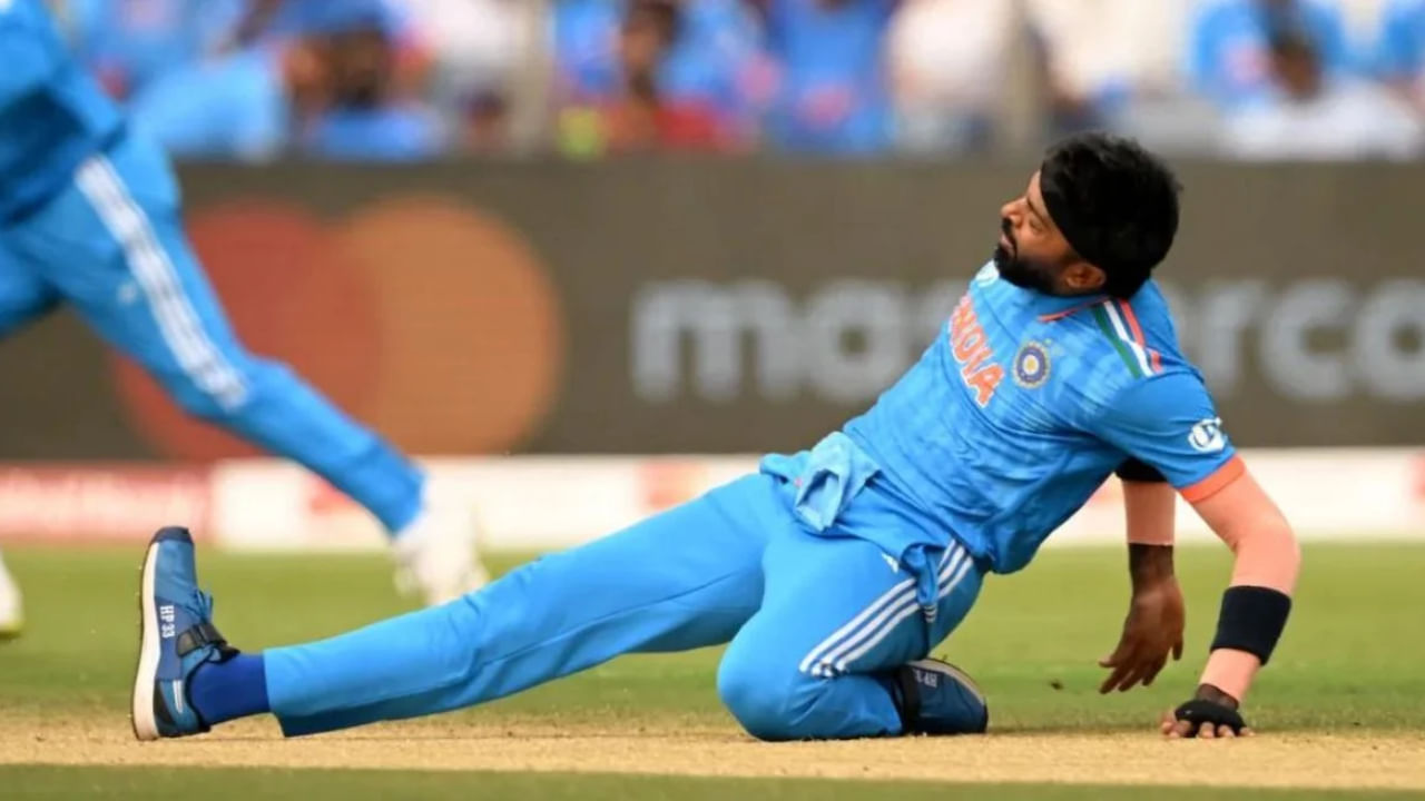 ಈ ಬಗ್ಗೆ ಮಾತನಾಡಿದ್ದ ಸೀತಾಂಶು ಕೊಟಕ್, ‘ಹಾರ್ದಿಕ್‌ನಂತಹ ಆಟಗಾರ ಇಲ್ಲದಿರುವುದು ತಂಡಕ್ಕೆ ದೊಡ್ಡ ನಷ್ಟ. ಆದರೆ ನೀವು ಸಕಾರಾತ್ಮಕ ಅಂಶವನ್ನು ನೋಡಿದರೆ, ನಿತೀಶ್‌ಗೆ ಕೆಲವು ಪಂದ್ಯಗಳಲ್ಲಿ ಆಡಲು ಅವಕಾಶ ಸಿಕ್ಕಿತು. ನಾವು ಅವರನ್ನು ಪ್ರೋತ್ಸಾಹಿಸಲು ಪ್ರಯತ್ನಿಸುತ್ತಿದ್ದೇವೆ. ಅವರು ಚೆನ್ನಾಗಿ ತಯಾರಿ ನಡೆಸುತ್ತಿದ್ದಾರೆ. ಆದರೆ ಹಾರ್ದಿಕ್‌ನಂತಹ ಆಟಗಾರನ ಕೊರತೆಯಿದೆ ಎಂದಿದ್ದರು.