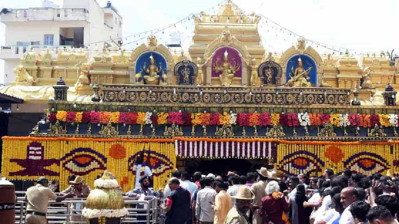 ಹೊಸ ದಾಖಲೆ ಬರೆದ ಹಾಸನಾಂಬೆ: ಒಂದೇ ವಾರದಲ್ಲಿ ದೇಗುಲಕ್ಕೆ ಬಂತು ಕೋಟ್ಯಂತರ ರೂ. ಆದಾಯ ಹೊಸ ದಾಖಲೆ ಬರೆದ ಹಾಸನಾಂಬೆ: ಒಂದೇ ವಾರದಲ್ಲಿ ದೇಗುಲಕ್ಕೆ ಬಂತು ಕೋಟ್ಯಂತರ ರೂ. ಆದಾಯ