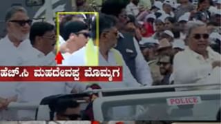 Mysuru Dasara: ಪಂಜಿನ ಕವಾಯತು ವೀಕ್ಷಿಸಿದ ರಾಜ್ಯಪಾಲ ಗೆಹ್ಲೋಟ್