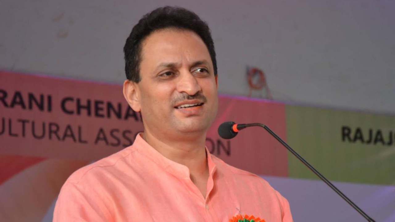 ವೈದ್ಯರ ಮೇಲೆ ಹಲ್ಲೆ ಕೇಸ್: ಪದೇ ಪದೇ ಗೈರು, ಅನಂತ ಕುಮಾರ್ ಹೆಗಡೆಗೆ ಶಾಕ್ ಕೊಟ್ಟ ಕೋರ್ಟ್ ವೈದ್ಯರ ಮೇಲೆ ಹಲ್ಲೆ ಕೇಸ್: ಪದೇ ಪದೇ ಗೈರು, ಅನಂತ ಕುಮಾರ್ ಹೆಗಡೆಗೆ ಶಾಕ್ ಕೊಟ್ಟ ಕೋರ್ಟ್