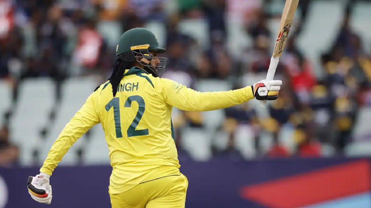 ಆ ಬಳಿಕ ಸಿಡಿಲಬ್ಬರ ಶುರು ಮಾಡಿದ ಹರ್ಜಾಸ್ ಕೇವಲ 74 ಎಸೆತಗಳಲ್ಲಿ ಶತಕ ಸಿಡಿಸಿದ್ದಾರೆ. ಇನ್ನು ಶತಕದ ಬಳಿಕ ಅಸಲಿ ಆಟ ಶುರು ಮಾಡಿದ್ದಾರೆ. ಸಿಡ್ನಿ ಬೌಲರ್​ಗಳ ಬೆಂಡೆತ್ತಿದ ಹರ್ಜಾಸ್ ಸಿಕ್ಸ್​-ಫೋರ್​ಗಳ ಸುರಿಮಳೆಗೈದಿದ್ದಾರೆ. ಪರಿಣಾಮ ಕೇವಲ 103 ಎಸೆತಗಳಲ್ಲಿ ದ್ವಿಶತಕ ಪೂರೈಸಿದರು.