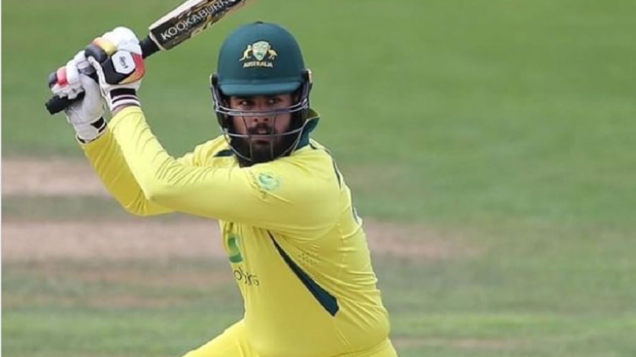 ಸಿಡ್ನಿ ಕ್ರಿಕೆಟ್ ಕ್ಲಬ್ ವಿರುದ್ಧದ ಏಕದಿನ ಪಂದ್ಯದಲ್ಲಿ ವೆಸ್ಟರ್ನ್ ಸಬರ್ಬ್ಸ್ ಪರ ಕಣಕ್ಕಿಳಿದ ಹರ್ಜಾಸ್ ಸಿಂಗ್ ತ್ರಿಶತಕ ಸಿಡಿಸಿ ಇತಿಹಾಸ ನಿರ್ಮಿಸಿದ್ದಾರೆ. ಈ ತ್ರಿಶತಕ ಬಾರಿಸಲು ತೆಗೆದುಕೊಂಡಿದ್ದು ಕೇವಲ 141 ಎಸೆತಗಳನ್ನು ಎಂಬುದೇ ಅಚ್ಚರಿ. ಈ ಪಂದ್ಯದಲ್ಲಿ ಮೊದಲು ಬ್ಯಾಟ್ ಮಾಡಿದ ವೆಸ್ಟರ್ನ್ ಸಬರ್ಬ್ಸ್ ಪರ ಮೂರನೇ ಕ್ರಮಾಂಕದಲ್ಲಿ ಕಣಕ್ಕಿಳಿದ ಹರ್ಜಾಸ್ 33 ಎಸೆತಗಳಲ್ಲಿ ಅರ್ಧಶತಕ ಪೂರೈಸಿದ್ದರು.