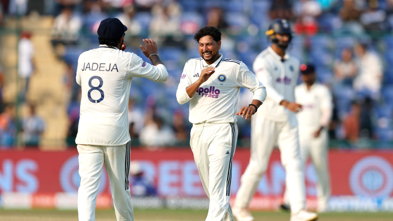 ಎರಡನೇ ಇನ್ನಿಂಗ್ಸ್​ನಲ್ಲಿ ದಿಟ್ಟ ಹೋರಾಟ ನೀಡಿದ ವೆಸ್ಟ್ ಇಂಡೀಸ್ 390 ರನ್ ಕಲೆಹಾಕಿತು. ತಂಡದ ಪರ ಎರಡು ಶತಕಗಳು ದಾಖಲಾದವು. ಇತ್ತ ಭಾರತದ ಪರ ಅತ್ಯಂತ ಯಶಸ್ವಿ ಬೌಲರ್​ಳು ಎನಿಸಿಕೊಂಡ ಕುಲ್ದೀಪ್ ಯಾದವ್ ಮತ್ತು ಜಸ್ಪ್ರೀತ್ ಬುಮ್ರಾ ತಲಾ ಮೂರು ವಿಕೆಟ್ ಪಡೆದರೆ, ಸಿರಾಜ್ ಎರಡು ವಿಕೆಟ್, ಜಡೇಜ ಮತ್ತು ಸುಂದರ್ ತಲಾ ಒಂದು ವಿಕೆಟ್ ಪಡೆದರು.