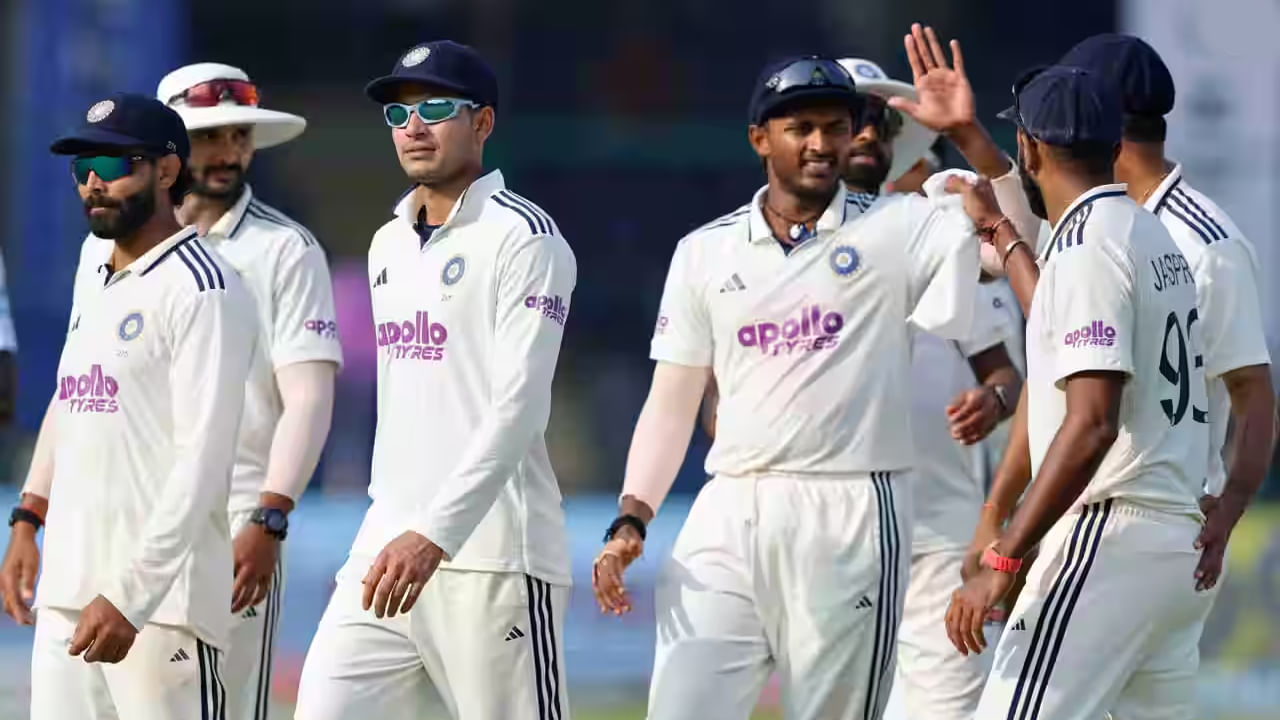 ಈ ಹೀನಾಯ ಸೋಲಿನ ಬೆನ್ನಲ್ಲೇ ವಿಶ್ವ ಟೆಸ್ಟ್ ಚಾಂಪಿಯನ್​ಶಿಪ್​ ಸರಣಿಯ ನೂತನ ಅಂಕ ಪಟ್ಟಿ ಬಿಡುಗಡೆಯಾಗಿದೆ. ಕಳೆದ ಬಾರಿ ಮೂರನೇ ಸ್ಥಾನದಲ್ಲಿ ಕಾಣಿಸಿಕೊಂಡಿದ್ದ ಟೀಮ್ ಇಂಡಿಯಾ ಈ ಬಾರಿ ಒಂದು ಸ್ಥಾನ ಕುಸಿತ ಕಂಡಿದ್ದು, ಸೌತ್ ಆಫ್ರಿಕಾ ತಂಡ ದ್ವಿತೀಯ ಸ್ಥಾನಕ್ಕೇರಿದೆ. 