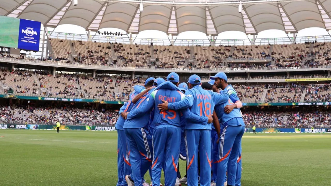 ಈ ಸೋಲಿನೊಂದಿಗೆ ಭಾರತ ತಂಡವು 437 ದಿನಗಳ ನಂತರ ಏಕದಿನ ಮಾದರಿಯಲ್ಲಿ ತನ್ನ ಮೊದಲ ಸೋಲನ್ನು ಅನುಭವಿಸ ಬೇಕಾಯಿತು. ಟೀಂ ಇಂಡಿಯಾ ಈ ಹಿಂದೆ ಏಕದಿನ ಕ್ರಿಕೆಟ್​ನಲ್ಲಿ 2024 ರ ಆಗಸ್ಟ್ 4 ರಂದು ನಡೆದಿದ್ದ ಶ್ರೀಲಂಕಾ ವಿರುದ್ಧ ಪಂದ್ಯದಲ್ಲಿ ಕೊನೆಯ ಬಾರಿಗೆ ಸೋತಿತ್ತು. ಆ ಬಳಿಕ ಜಯದ ಹಾದಿಗೆ ಮರಳಿದ್ದ ಭಾರತ ತಂಡ ತನ್ನ ಅಜೇಯ ಓಟವನ್ನು ಮುಂದುವರೆಸಿತ್ತು.