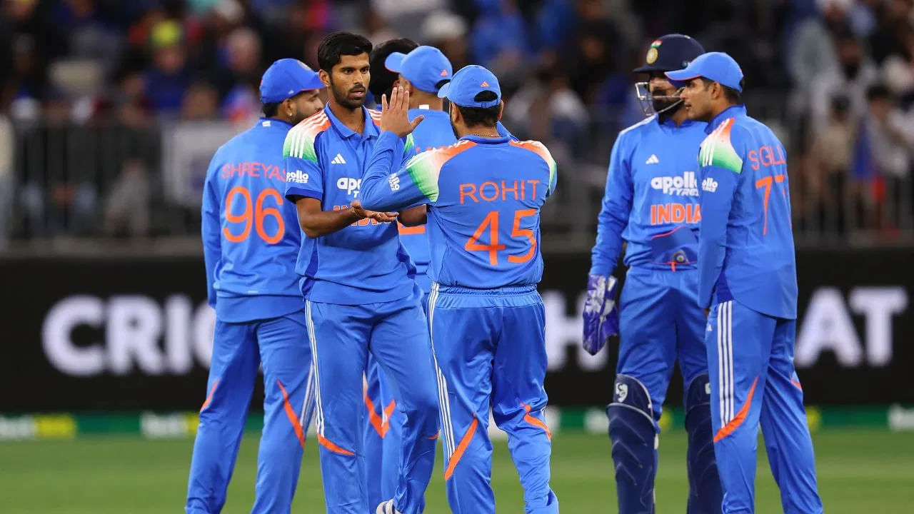 ಲಂಕಾ ವಿರುದ್ಧದ ಸೋಲಿನ ಬಳಿಕ, ಇಂಗ್ಲೆಂಡ್ ತಂಡವನ್ನು ಎದುರಿಸಿದ್ದ ಭಾರತ, ಆಡಿದ ಮೂರು ಪಂದ್ಯಗಳನ್ನು ಗೆದ್ದುಕೊಂಡಿತ್ತು. ನಂತರ ಚಾಂಪಿಯನ್ಸ್ ಟ್ರೋಫಿಯಲ್ಲಿ ಐದಕ್ಕೆ ಐದು ಪಂದ್ಯಗಳನ್ನು ಗೆದ್ದಿತ್ತು. ಹಾಗೆಯೇ ಭಾರತ ಒಂದೇ ಒಂದು ಪಂದ್ಯವನ್ನು ಸೋಲದೆ ಚಾಂಪಿಯನ್ಸ್ ಟ್ರೋಫಿಯನ್ನು ಗೆದ್ದುಕೊಂಡಿತು. ಆದರೆ ಈಗ ಆಸ್ಟ್ರೇಲಿಯಾ ವಿರುದ್ಧದ ಪಂದ್ಯವನ್ನು ಸೋಲುವ ಮೂಲಕ ಭಾರತದ ಗೆಲುವಿನ ಸರಣಿ ಕೊನೆಗೊಂಡಿದೆ. 
