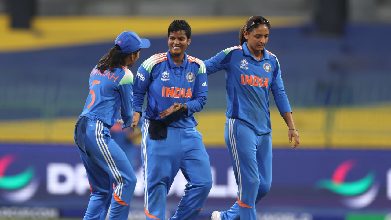 ಮಹಿಳಾ ವಿಶ್ವಕಪ್‌ನಲ್ಲಿ ಇದುವರೆಗೆ ಆಡಿರುವ ಎರಡೂ ಪಂದ್ಯಗಳನ್ನು ಟೀಂ ಇಂಡಿಯಾ ಗೆದ್ದಿದೆ. ಇದೀಗ ಗುರುವಾರ ಅಂದರೆ ನಾಳೆ ದಕ್ಷಿಣ ಆಫ್ರಿಕಾ ತಂಡವನ್ನು ಎದುರಿಸುತ್ತಿದೆ. ಉಭಯ ತಂಡಗಳ ಸಾಕಷ್ಟು ಬಲಿಷ್ಠವಾಗಿರುವ ಕಾರಣ ಜಿದ್ದಾಜಿದ್ದಿನ ಕಾಳಗವನ್ನು ನಿರೀಕ್ಷಿಸಲಾಗುತ್ತಿದೆ. ಆದರೆ ದಕ್ಷಿಣ ಆಫ್ರಿಕಾವನ್ನು ಎದುರಿಸುವುದಕ್ಕೂ ಮುನ್ನವೇ ಟೀಂ ಇಂಡಿಯಾಕ್ಕೆ ಅದೊಂದು ಸಮಸ್ಯೆ ಹಿನ್ನಡೆಯನ್ನುಂಟು ಮಾಡುತ್ತಿದೆ.