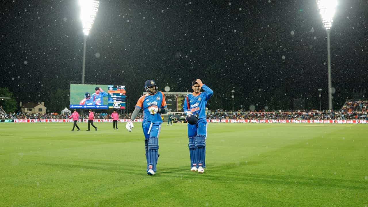 IND vs AUS: ಶೇ. 87 ರಷ್ಟು ಮಳೆ..! 2ನೇ ಟಿ20 ಪಂದ್ಯ ನಡೆಯುವುದು ಭಾಗಶಃ ಅನುಮಾನ IND vs AUS: ಶೇ. 87 ರಷ್ಟು ಮಳೆ..! 2ನೇ ಟಿ20 ಪಂದ್ಯ ನಡೆಯುವುದು ಭಾಗಶಃ ಅನುಮಾನ
