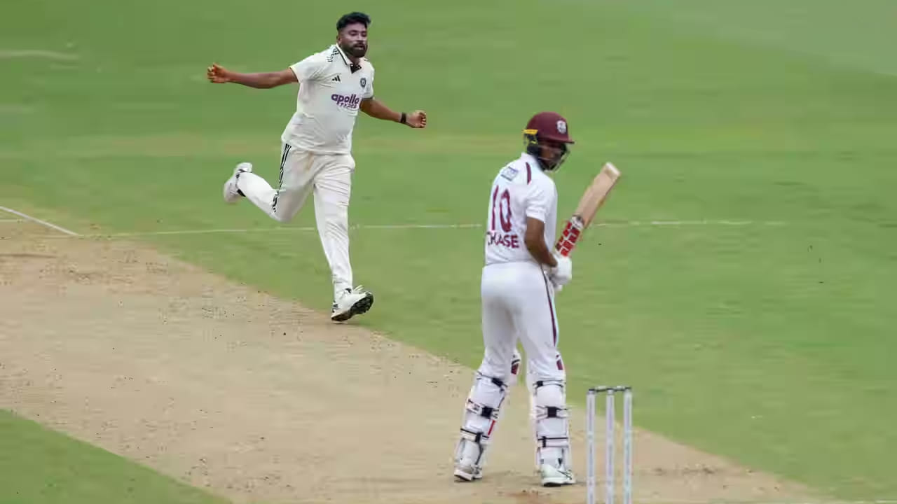 IND vs WI: ಸಿರಾಜ್, ಬುಮ್ರಾ ಬೆಂಕಿ ಬೌಲಿಂಗ್: 265 ಎಸೆತಗಳಲ್ಲಿ ವಿಂಡೀಸ್ ಆಲೌಟ್ IND vs WI: ಸಿರಾಜ್, ಬುಮ್ರಾ ಬೆಂಕಿ ಬೌಲಿಂಗ್: 265 ಎಸೆತಗಳಲ್ಲಿ ವಿಂಡೀಸ್ ಆಲೌಟ್