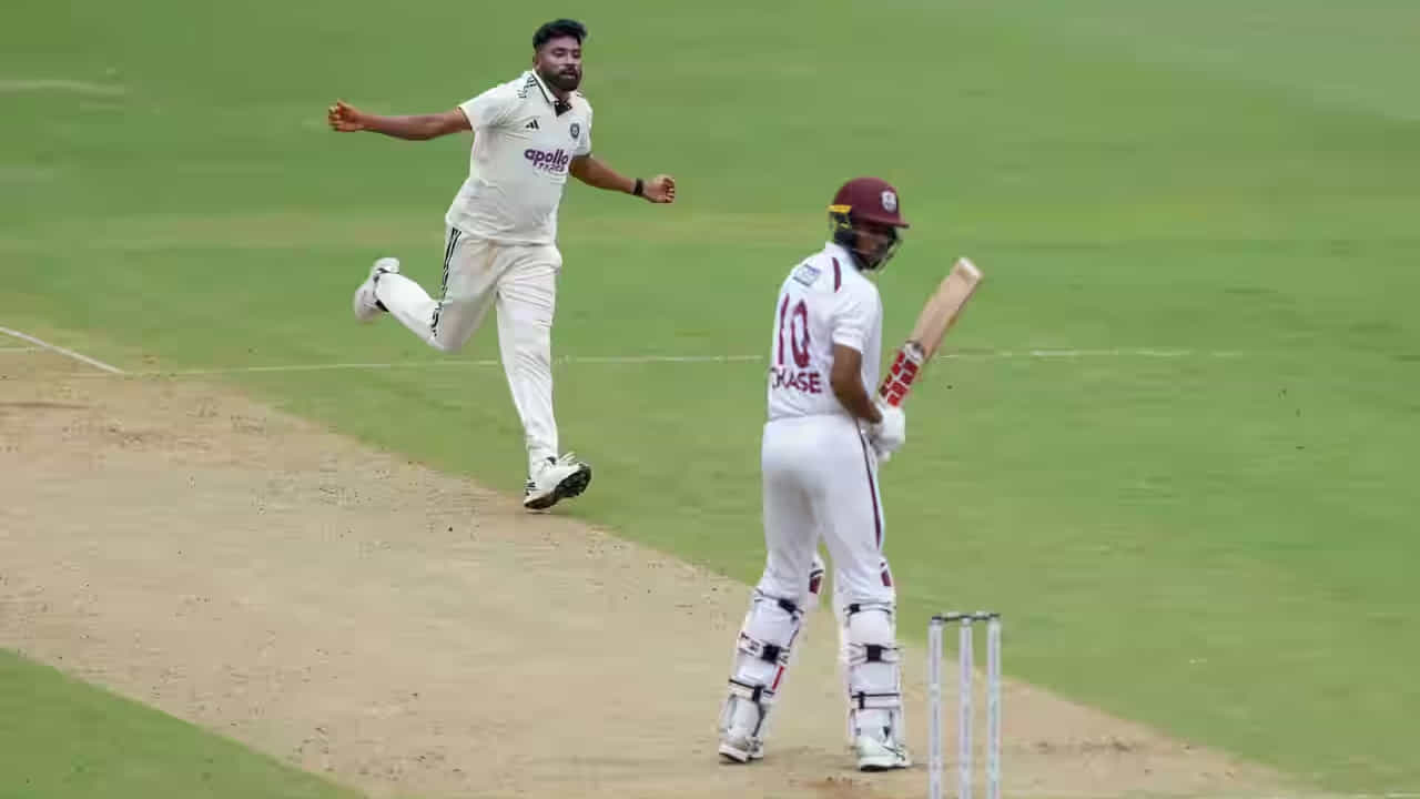 IND vs WI: ಸಿರಾಜ್, ಬುಮ್ರಾ ಬೆಂಕಿ ಬೌಲಿಂಗ್: 265 ಎಸೆತಗಳಲ್ಲಿ ವಿಂಡೀಸ್ ಆಲೌಟ್ IND vs WI: ಸಿರಾಜ್, ಬುಮ್ರಾ ಬೆಂಕಿ ಬೌಲಿಂಗ್: 265 ಎಸೆತಗಳಲ್ಲಿ ವಿಂಡೀಸ್ ಆಲೌಟ್