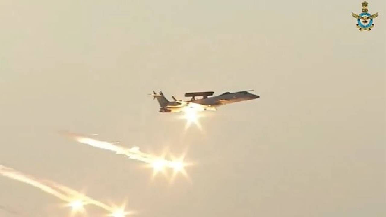 Video: ಆಗಸದಲ್ಲಿ ತನ್ನದೇ ಆದ ವಿಶಿಷ್ಟ ಶೈಲಿಯಲ್ಲಿ ದೀಪಾವಳಿ ಆಚರಿಸಿದ ಭಾರತೀಯ ವಾಯುಪಡೆ