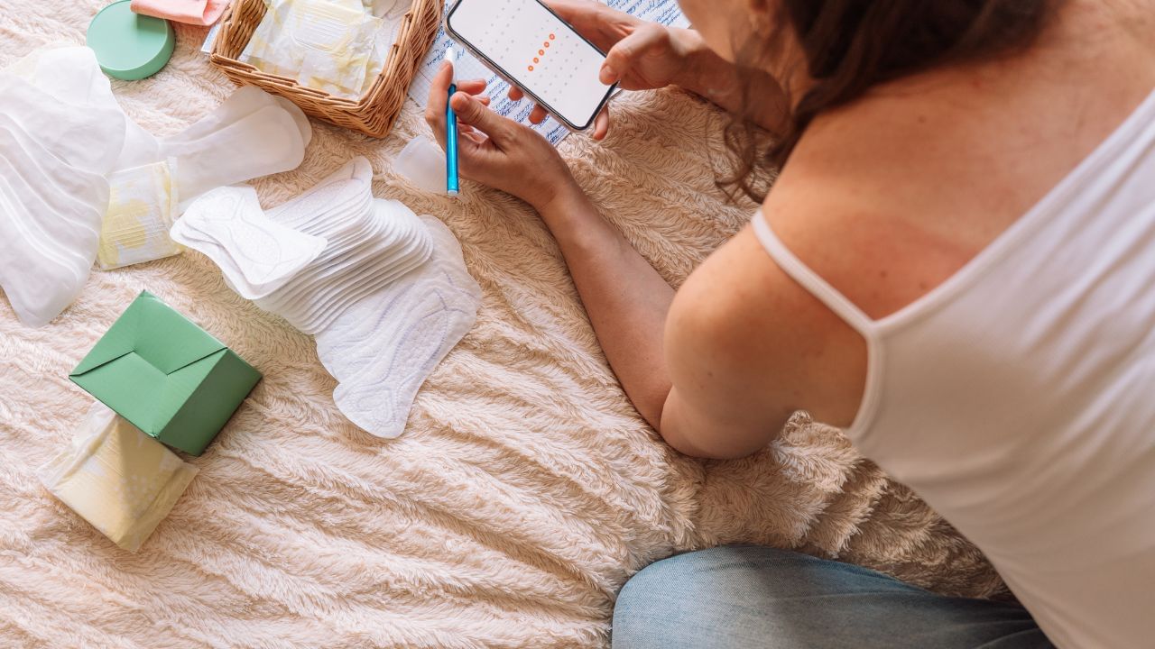 ಮುಟ್ಟು ಸರಿಯಾಗಿ ಆಗದಿದ್ದರೆ ಚಿಂತಿಸಬೇಡಿ, ಈ ರೀತಿಯಾಗುವುದಕ್ಕೆ ಕಾರಣ ತಿಳಿದು ಪರಿಹಾರ ಕಂಡುಕೊಳ್ಳಿ ಮುಟ್ಟು ಸರಿಯಾಗಿ ಆಗದಿದ್ದರೆ ಚಿಂತಿಸಬೇಡಿ, ಈ ರೀತಿಯಾಗುವುದಕ್ಕೆ ಕಾರಣ ತಿಳಿದು ಪರಿಹಾರ ಕಂಡುಕೊಳ್ಳಿ