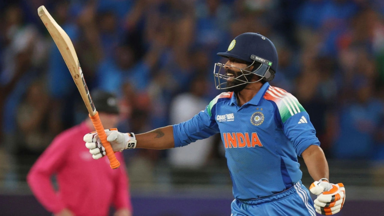 ವಿಶ್ವದ ನಂಬರ್ ಒನ್ ಟೆಸ್ಟ್ ಆಲ್‌ರೌಂಡರ್ ರವೀಂದ್ರ ಜಡೇಜಾ ಕೊನೆಯ ಬಾರಿಗೆ 2025 ರಲ್ಲಿ ಚಾಂಪಿಯನ್ಸ್ ಟ್ರೋಫಿ ಫೈನಲ್‌ನಲ್ಲಿ ಆಡಿದ್ದರು. ಆ ಪಂದ್ಯದಲ್ಲಿ ಒಂದು ವಿಕೆಟ್ ಪಡೆದಿದ್ದ ಜಡೇಜಾ, ಬ್ಯಾಟಿಂಗ್​​ನಲ್ಲಿ ಅಜೇಯ 9 ರನ್ ಬಾರಿಸಿದ್ದರು. ಅಂತಿಮವಾಗಿ ಟೀಂ ಇಂಡಿಯಾ, ನ್ಯೂಜಿಲೆಂಡ್ ತಂಡವನ್ನು ಸೋಲಿಸಿ ಚಾಂಪಿಯನ್ಸ್ ಟ್ರೋಫಿಯನ್ನು ಗೆದ್ದುಕೊಂಡಿತು.