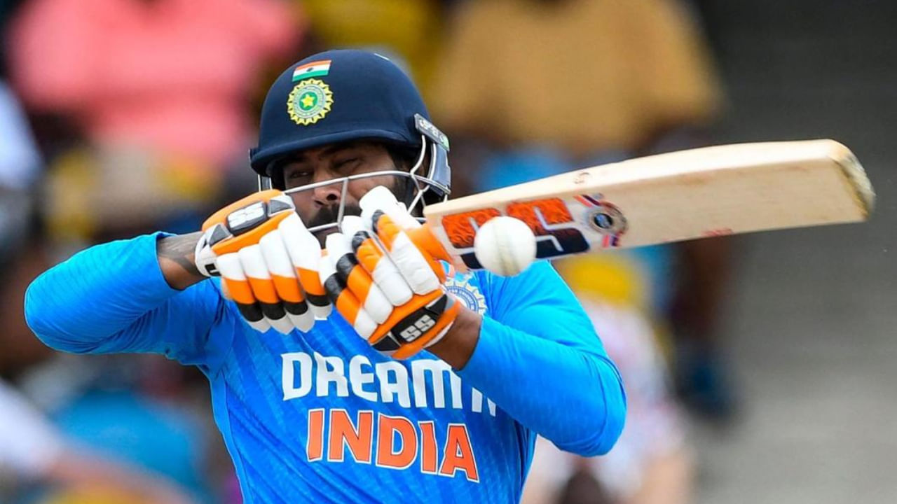 ಈ ಪಂದ್ಯಾವಳಿಯಲ್ಲಿ ರವೀಂದ್ರ ಜಡೇಜಾ ಅವರ ಪ್ರದರ್ಶನವು ನೀರಸವಾಗಿತ್ತು. ಆಡಿದ 5 ಪಂದ್ಯಗಳಲ್ಲಿ ಕೇವಲ 5 ವಿಕೆಟ್‌ಗಳನ್ನು ಗಳಿಸಿ, ಬ್ಯಾಟಿಂಗ್​​ನಲ್ಲಿ 27 ರನ್‌ ಮಾತ್ರ ಕಲೆಹಾಕಿದ್ದರು. ಆಯ್ಕೆದಾರರು ಜಡೇಜಾರನ್ನು ಏಕದಿನ ತಂಡಕ್ಕೆ ಸೇರಿಸದಿರಲು ಬಹುಶಃ ಈ ಪ್ರದರ್ಶನವೇ ಕಾರಣವಾಗಿರಬಹುದು, ಆದರೆ ಮುಖ್ಯ ಆಯ್ಕೆದಾರ ಅಜಿತ್ ಅಗರ್ಕರ್ ಬೇರೆಯದೇ ಕಾರಣವನ್ನು ನೀಡಿದ್ದಾರೆ.