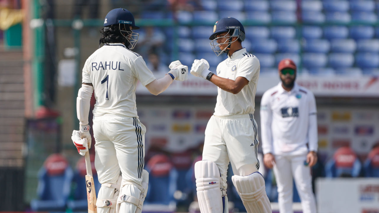 ಹಾಗೆಯೇ ಈ ದಶಕದಲ್ಲಿ ಭಾರತ ಪರ ಅತಿ ಹೆಚ್ಚು ಐವತ್ತು ಪ್ಲಸ್ ಸ್ಕೋರ್‌ಗಳನ್ನು ಗಳಿಸಿದ ದಾಖಲೆಯೂ ಯಶಸ್ವಿ ಜೈಸ್ವಾಲ್ ಅವರ ಹೆಸರಿನಲ್ಲಿದೆ. ಅವರು 48 ಇನ್ನಿಂಗ್ಸ್‌ಗಳಲ್ಲಿ 19 ಬಾರಿ ಈ ದಾಖಲೆಯನ್ನು ಮೀರಿಸಿದ್ದಾರೆ. ರೋಹಿತ್ ಶರ್ಮಾ 14 ಬಾರಿ ಐವತ್ತು ಪ್ಲಸ್ ಸ್ಕೋರ್‌ಗಳನ್ನು ಗಳಿಸಿದ್ದಾರೆ. ಮತ್ತೊಂದೆಡೆ, ಶುಭಮನ್ ಗಿಲ್ ಈ ದಾಖಲೆಯನ್ನು ಕೇವಲ ಆರು ಬಾರಿ ಮಾಡಿದ್ದಾರೆ. ಸ್ಪಷ್ಟವಾಗಿ, ಯಶಸ್ವಿ ಜೈಸ್ವಾಲ್ ಪ್ರಸ್ತುತ ನಾಯಕ ಶುಭ್​ಮನ್ ಗಿಲ್‌ಗಿಂತ ಮೂರು ಪಟ್ಟು ಮುಂದಿದ್ದಾರೆ.