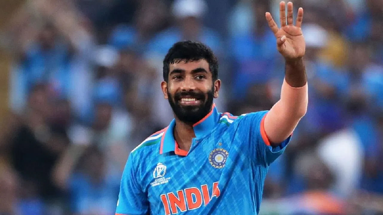 ಬುಮ್ರಾ ಟೀಮ್ ಇಂಡಿಯಾ ಪರ ಟೆಸ್ಟ್​ನಲ್ಲಿ 50 ಪಂದ್ಯಗಳನ್ನಾಡಿದರೆ, ಏಕದಿನ ಕ್ರಿಕೆಟ್​ನಲ್ಲಿ 89 ಮ್ಯಾಚ್​ಗಳನ್ನಾಡಿದ್ದಾರೆ. ಇನ್ನು ಟಿ20 ಅಂತಾರಾಷ್ಟ್ರೀಯ ಕ್ರಿಕೆಟ್​ನಲ್ಲಿ 75 ಪಂದ್ಯಗಳನ್ನಾಡಿದ್ದಾರೆ. ಈ ಮೂಲಕ ಭಾರತದ ಪರ ಮೂರು ಸ್ವರೂಪಗಳಲ್ಲೂ 50 ಪಂದ್ಯಗಳನ್ನಾಡಿದ್ದ ಮೊದಲ ವೇಗಿ ಎನಿಸಿಕೊಂಡಿದ್ದಾರೆ.