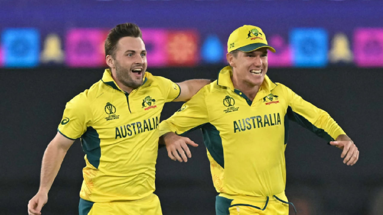 ಆ್ಯಡಂ ಝಂಪಾ ಮೊದಲ ಮಗುವಿನ ನಿರೀಕ್ಷೆಯಲ್ಲಿದ್ದು, ಹೀಗಾಗಿ ಪರ್ತ್ ಪಂದ್ಯದಿಂದ ಹೊರಗುಳಿಯಲು ನಿರ್ಧರಿಸಿದ್ದಾರೆ. ಇನ್ನು ಜೋಶ್ ಇಂಗ್ಲಿಸ್ ಕಾಲಿನ ಸ್ನಾಯು ಸೆಳೆತದಿಂದ ಬಳಲುತ್ತಿದ್ದಾರೆ. ಇದೇ ಕಾರಣದಿಂದಾಗಿ ಮೊದಲ ಏಕದಿನ ಪಂದ್ಯಕ್ಕೆ ಅಲಭ್ಯರಾಗಿದ್ದಾರೆ.