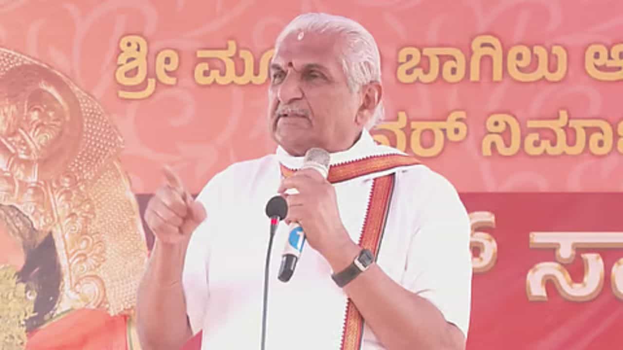 ಪ್ರಚೋದನಕಾರಿ ಭಾಷಣ ಆರೋಪ: RSS ಪ್ರಮುಖ ಕಲ್ಲಡ್ಕ ಪ್ರಭಾಕರ್ ಭಟ್ಗೆ ಕೋರ್ಟ್ ರಿಲೀಫ್ ಪ್ರಚೋದನಕಾರಿ ಭಾಷಣ ಆರೋಪ: RSS ಪ್ರಮುಖ ಕಲ್ಲಡ್ಕ ಪ್ರಭಾಕರ್ ಭಟ್ಗೆ ಕೋರ್ಟ್ ರಿಲೀಫ್