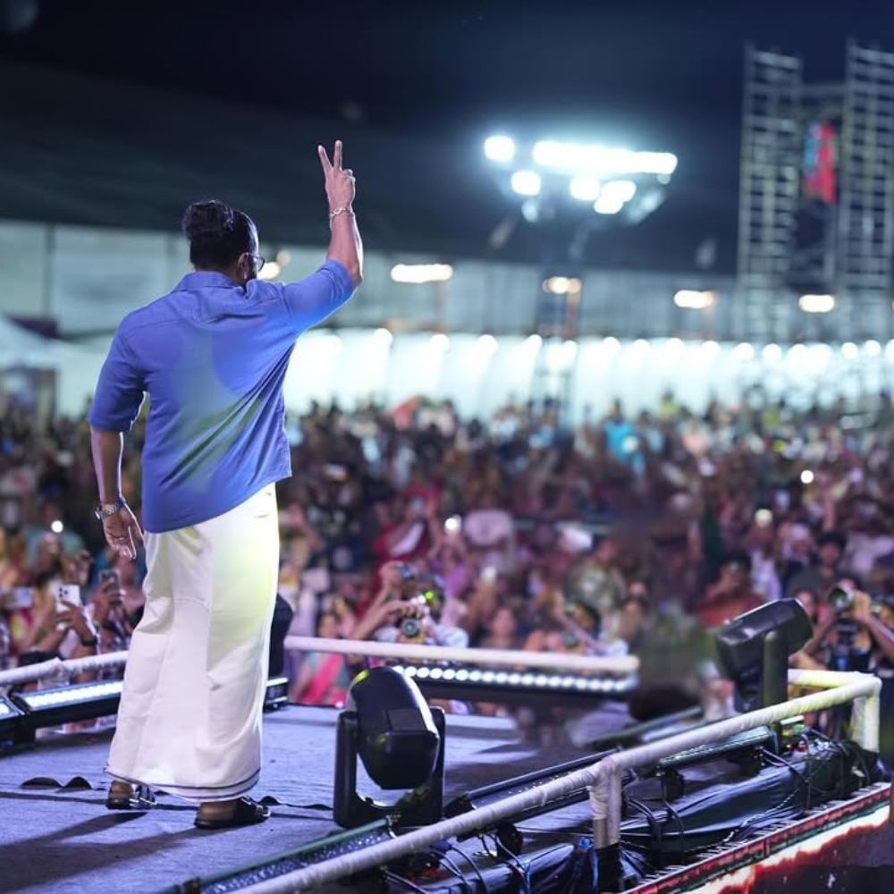 ರಿಷಬ್ ಅವರೇ ಹೇಳಿರುವಂತೆ ಇಷ್ಟು ಕಷ್ಟ ಪಟ್ಟು ಸಿನಿಮಾ ಮಾಡಿದ್ದಕ್ಕೆ ಇವತ್ತು ಕೋಟ್ಯಂತರ ಜನ ನೋಡಿ ಮೆಚ್ಚುವಹಾಗೆ ಆಗಿದೆ. ಇದು ನಾವು ನಂಬಿರುವ ಶಕ್ತಿಗಳ ಆಶೀರ್ವಾದದಿಂದ ಮಾತ್ರ ಸಾಧ್ಯ. ಸಿನಿಮಾ ನೋಡಿ ಅಭಿಪ್ರಾಯ ವ್ಯಕ್ತ್ಯಪಡಿಸಿದ ತಮ್ಮೆಲ್ಲರಿಗೂ ಧನ್ಯವಾದಗಳು ಎಂದಿದ್ದಾರೆ.