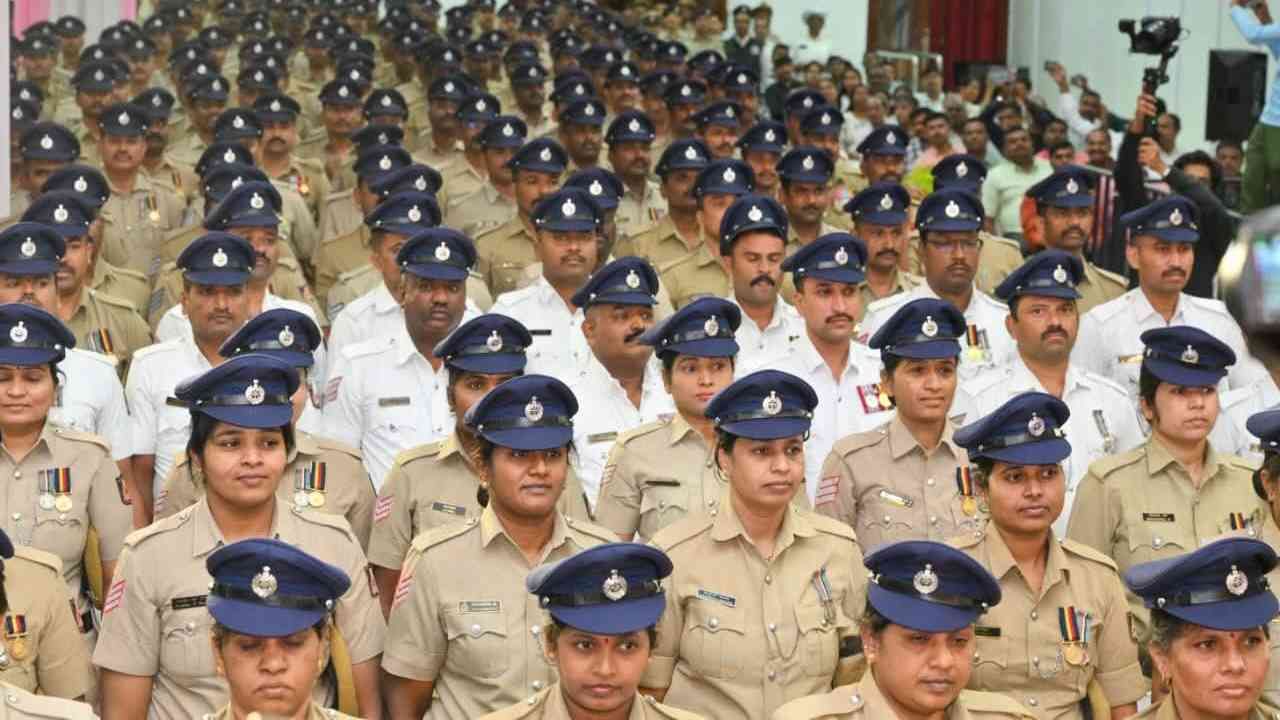 ಕರ್ನಾಟಕ ಪೊಲೀಸರಿಗೊಂದು ಹೊಸ ಕ್ಯಾಪ್: ಇತಿಹಾಸದ ಪುಟ ಸೇರಿದೆ ಸ್ಲೋಚ್ ಕ್ಯಾಪ್ ಕರ್ನಾಟಕ ಪೊಲೀಸರಿಗೊಂದು ಹೊಸ ಕ್ಯಾಪ್: ಇತಿಹಾಸದ ಪುಟ ಸೇರಿದೆ ಸ್ಲೋಚ್ ಕ್ಯಾಪ್