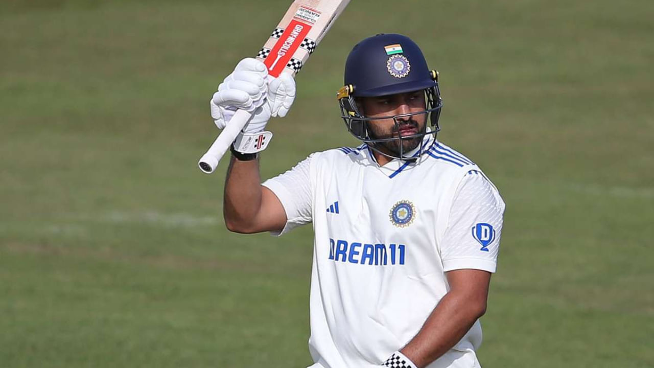 ಎಚ್ಚರಿಕೆಯಿಂದ ಬ್ಯಾಟಿಂಗ್ ಮಾಡಿದ ಕರುಣ್ ನಾಯರ್ ಮೊದಲ ದಿನದಾಟದಲ್ಲಿ 138 ಎಸೆತಗಳಲ್ಲಿ 86 ರನ್ ಗಳಿಸಿ ಅಜೇಯರಾಗಿ ಉಳಿದಿದ್ದರು. ಎರಡನೇ ದಿನವೂ ತಮ್ಮ ಇನ್ನಿಂಗ್ಸ್ ಮುಂದುವರಿಸಿದ ಅವರು ಎಂಟು ಬೌಂಡರಿ ಮತ್ತು ಒಂದು ಸಿಕ್ಸರ್ ಸೇರಿದಂತೆ 163 ಎಸೆತಗಳಲ್ಲಿ ಶತಕ ಬಾರಿಸಿದರು. 
