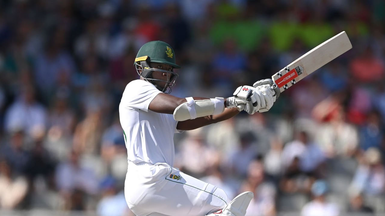 ಇದರೊಂದಿಗೆ ಟೆಸ್ಟ್ ಕ್ರಿಕೆಟ್ನಲ್ಲಿ 11ನೇ ಕ್ರಮಾಂಕದಲ್ಲಿ ಕಣಕ್ಕಿಳಿದು ಸ್ಫೋಟಕ ಅರ್ಧಶತಕ ಸಿಡಿಸಿದ ಸೌತ್ ಆಫ್ರಿಕಾದ ಮೊದಲ ಬ್ಯಾಟರ್ ಎನಿಸಿಕೊಂಡಿದ್ದಾರೆ. ಅಲ್ಲದೆ ಅಂತಿಮ ಕ್ರಮಾಂಕದಲ್ಲಿ ಬ್ಯಾಟ್ ವಿಸ್ಫೋಟಕ ಹಾಫ್ ಸೆಂಚುರಿ ಸಿಡಿಸಿದ ವಿಶ್ವದ 2ನೇ ಬ್ಯಾಟರ್ ಎಂಬ ವಿಶ್ವ ದಾಖಲೆಯನ್ನು ತಮ್ಮದಾಗಿಸಿಕೊಂಡಿದ್ದಾರೆ.