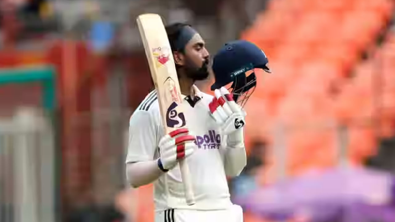 ಅಹಮದಾಬಾದ್​ನ ನರೇಂದ್ರ ಮೋದಿ ಸ್ಟೇಡಿಯಂನಲ್ಲಿ ನಡೆಯುತ್ತಿರುವ ವೆಸ್ಟ್ ಇಂಡೀಸ್ ವಿರುದ್ಧದ ಮೊದಲ ಟೆಸ್ಟ್ ಪಂದ್ಯದ ಮೊದಲ ಇನಿಂಗ್ಸ್​ನಲ್ಲಿ ಆರಂಭಿಕನಾಗಿ ಕಣಕ್ಕಿಳಿದ ಕೆಲ್ ರಾಹುಲ್ 197 ಎಸೆತಗಳಲ್ಲಿ 12 ಫೋರ್​ಗಳೊಂದಿಗೆ 100 ರನ್ ಬಾರಿಸಿದ್ದಾರೆ.