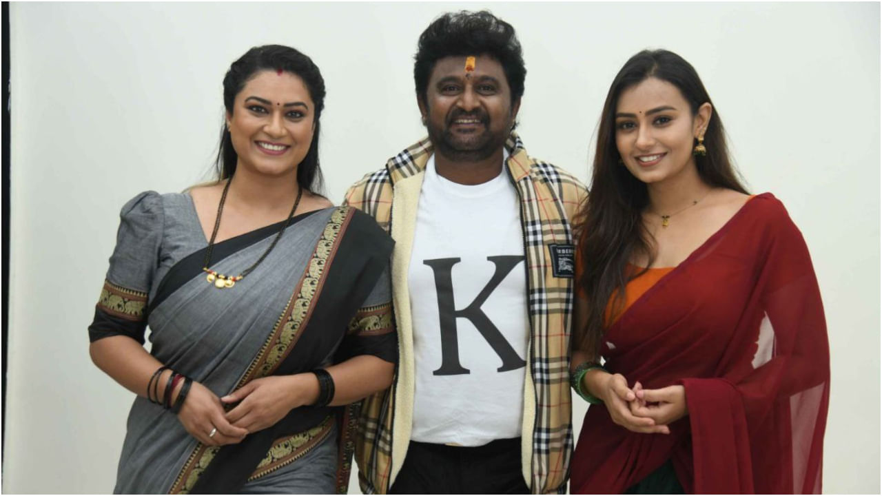 ಕೀರ್ತಿರಾಜ್, ರಾಘು ರಾಮನಕೊಪ್ಪ, ವಿಜಯ್ ಚೆಂಡೂರ್, ರಂಜಿತ್ ಗೌಡ, ಹುಲಿ ಕಾರ್ತಿಕ್, ತುಕಾಲಿ ಸಂತೋಷ್, ಶಿಶಿರ್ ಶಾಸ್ತ್ರಿ, ಗೋಲ್ಡ್ ಸುರೇಶ್, ಸುಷ್ಮಿತಾ, ಜಗಪ್ಪ, ಮಂಜು ಪಾವಗಡ ಮುಂತಾದವರು ನಟಿಸಿದ್ದಾರೆ.