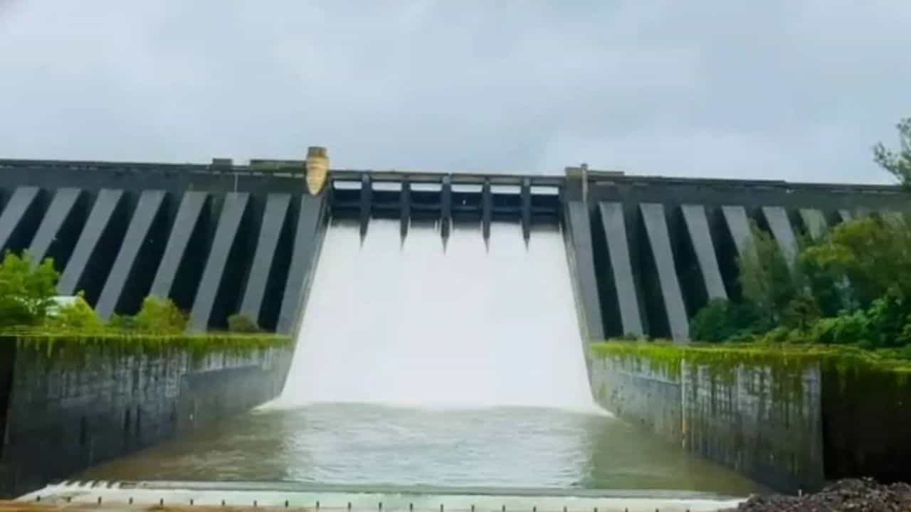 ಕೃಷ್ಣೆ, ಕಾವೇರಿ ಸೇರಿ ಕರ್ನಾಟಕದ 12 ನದಿಗಳ ನೀರು ಅಸುರಕ್ಷಿತ! ಮಾಲಿನ್ಯ ನಿಯಂತ್ರಣ ಮಂಡಳಿ ಆಘಾತಕಾರಿ ವರದಿ ಕೃಷ್ಣೆ, ಕಾವೇರಿ ಸೇರಿ ಕರ್ನಾಟಕದ 12 ನದಿಗಳ ನೀರು ಅಸುರಕ್ಷಿತ! ಮಾಲಿನ್ಯ ನಿಯಂತ್ರಣ ಮಂಡಳಿ ಆಘಾತಕಾರಿ ವರದಿ