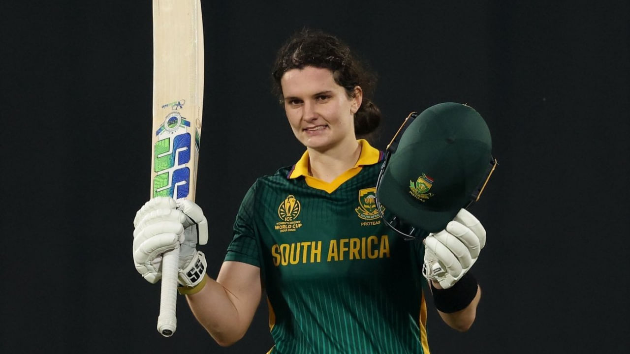 ಈ ಪಂದ್ಯದಲ್ಲಿ 50+ ರನ್ ಗಳಿಸುವ ಮೂಲಕ ಲಾರಾ ವೋಲ್ವಾರ್ಡ್ ಮತ್ತೊಂದು ದಾಖಲೆಯನ್ನು ಸರಿಗಟ್ಟಿದ್ದು, ಆರಂಭಿಮ ಆಟಗಾರ್ತಿಯಾಗಿ ಹೆಚ್ಚು ಬಾರಿ 50+ ಸ್ಕೋರ್ ದಾಖಲಿಸಿದವರ ಪಟ್ಟಿಯಲ್ಲಿ ಸ್ಮೃತಿ ಮಂಧಾನ ಅವರನ್ನು ಸರಿಗಟ್ಟಿದ್ದಾರೆ. ಲಾರಾ ವೋಲ್ವಾರ್ಡ್ ಇದುವರೆಗೆ ಏಕದಿನದಲ್ಲಿ 48 ಬಾರಿ 50+ ರನ್ ದಾಖಲಿಸಿದರೆ, ಸ್ಮೃತಿ ಮಂಧಾನ ಕೂಡ 48 ಬಾರಿ ಈ ಸಾಧನೆ ಮಾಡಿದ್ದಾರೆ.