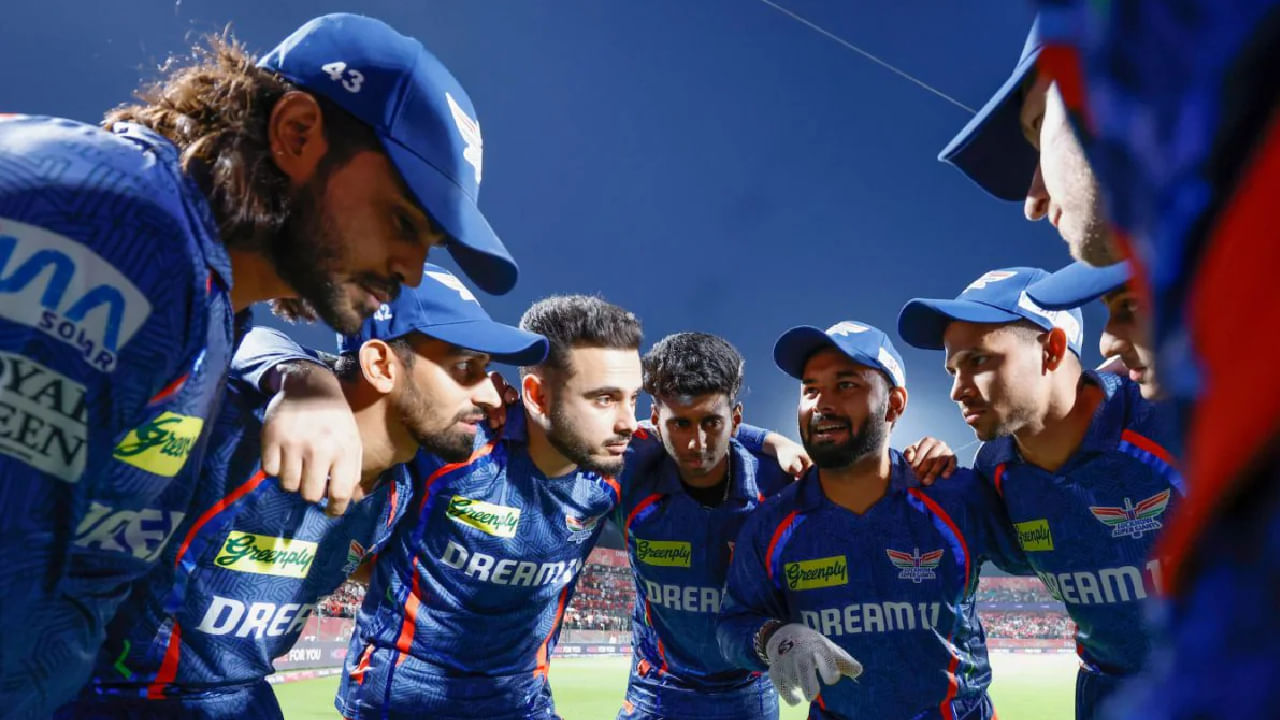 IPL 2026: ಇಂಡಿಯನ್ ಪ್ರೀಮಿಯರ್ ಲೀಗ್ 2026ರ ಹರಾಜಿಗೂ ಮುನ್ನ ಲಕ್ನೋ ಸೂಪರ್ ಜೈಂಟ್ಸ್ (LSG) ತಂಡದಿಂದ ಒಂದಷ್ಟು ಸ್ಟಾರ್ ಆಟಗಾರರು ಹೊರಬೀಳಲಿದ್ದಾರೆ. ಈ ಸ್ಟಾರ್ ಆಟಗಾರರಲ್ಲಿ 11 ಕೋಟಿ ರೂ. ಬೆಲೆಯ ಸ್ಟಾರ್ ಆಟಗಾರ ಕೂಡ ಇರುವುದು ವಿಶೇಷ.