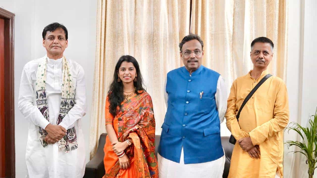 ಬಿಹಾರ ಚುನಾವಣೆಯಲ್ಲಿ ಬಿಜೆಪಿಯಿಂದ ಸ್ಪರ್ಧಿಸಲಿದ್ದಾರೆ 25 ವರ್ಷದ ಗಾಯಕಿ ಮೈಥಿಲಿ ಠಾಕೂರ್? ‌