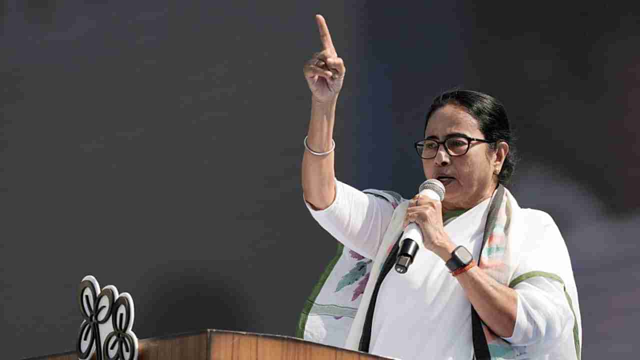 ‘ಮಗಳು ಮಧ್ಯರಾತ್ರಿ ನಂತರ ಆಚೆ ಹೋಗಿದ್ದಲ್ಲ, ಸಿಎಂ ಮಮತಾ ಹೇಳಿದ್ದು ಸುಳ್ಳು’- ಅತ್ಯಾಚಾರ ಸಂತ್ರಸ್ತೆಯ ತಂದೆ ಹೇಳಿಕೆ