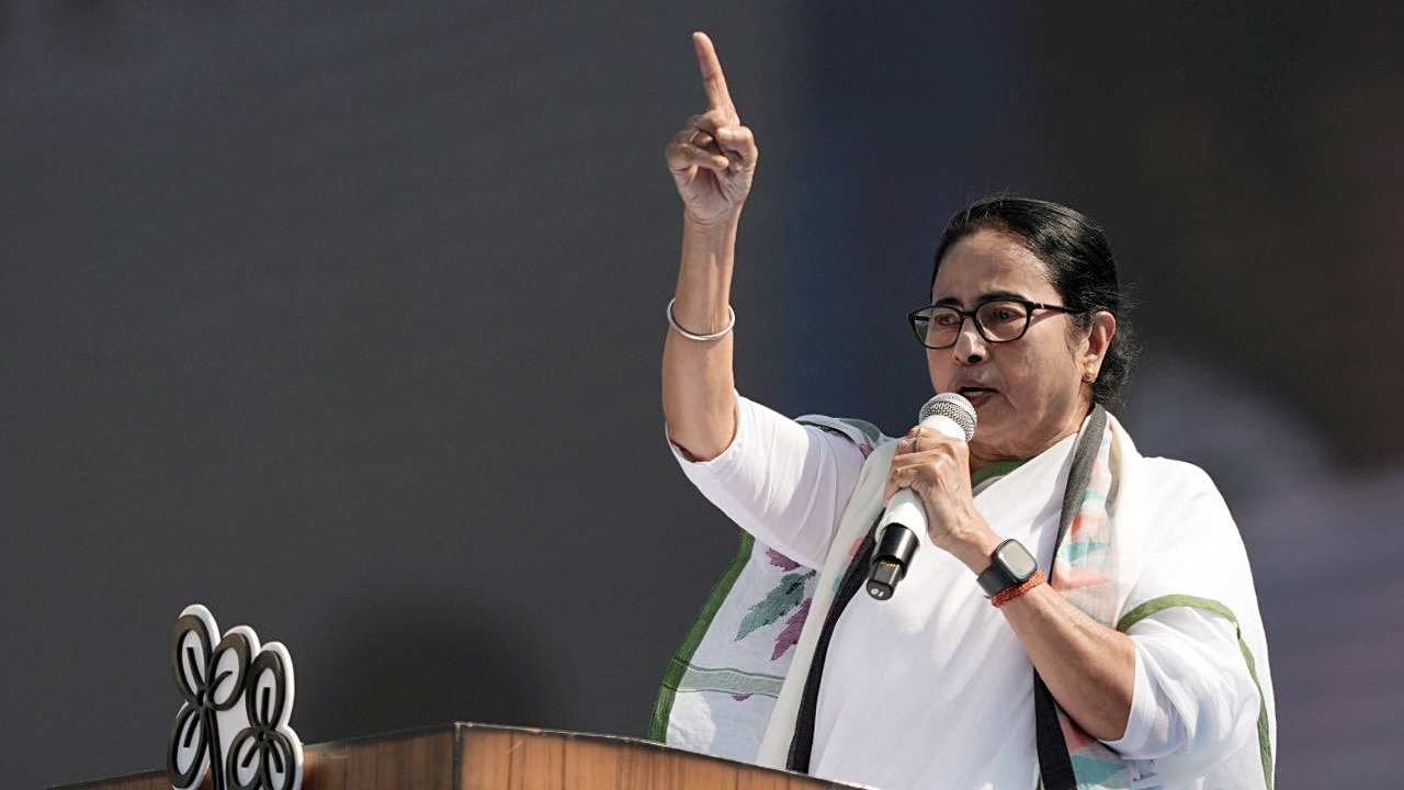 ‘ಮಗಳು ಮಧ್ಯರಾತ್ರಿ ನಂತರ ಆಚೆ ಹೋಗಿದ್ದಲ್ಲ, ಸಿಎಂ ಮಮತಾ ಹೇಳಿದ್ದು ಸುಳ್ಳು’- ಅತ್ಯಾಚಾರ ಸಂತ್ರಸ್ತೆಯ ತಂದೆ ಹೇಳಿಕೆ