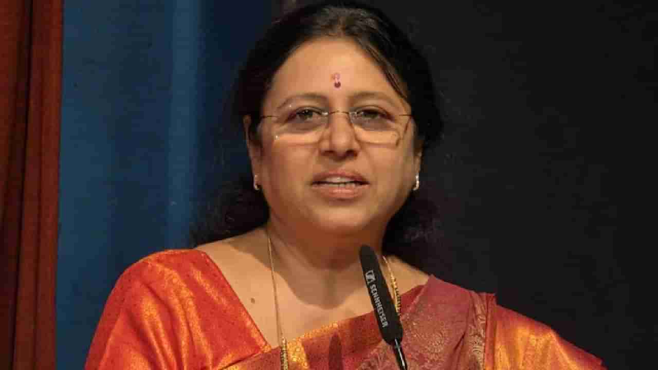 ಪುಣೆ ಕೋಟೆಯಲ್ಲಿ ಮುಸ್ಲಿಂ ಮಹಿಳೆಯರು ನಮಾಜ್ ಮಾಡಿದ್ದ ಜಾಗವನ್ನು ಗೋಮೂತ್ರದಿಂದ ಶುದ್ಧೀಕರಿಸಿದ ಬಿಜೆಪಿ ಸಂಸದೆ ಮೇಧಾ