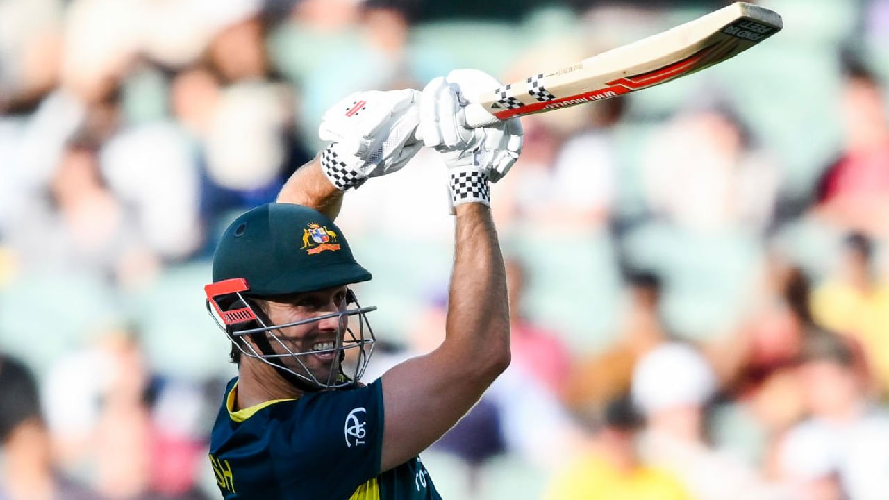 ಹಾಗೆಯೇ ಟಿ20 ರನ್ ಚೇಸಿಂಗ್ ವೇಳೆ ಶತಕ ಬಾರಿಸಿದ ವಿಶ್ವದ 2ನೇ ಕ್ಯಾಪ್ಟನ್ ಎಂಬ ವಿಶ್ವ ದಾಖಲೆಯನ್ನು ಸಹ ಮಿಚೆಲ್ ಮಾರ್ಷ್ ತಮ್ಮದಾಗಿಸಿಕೊಂಡಿದ್ದಾರೆ. ಇದಕ್ಕೂ ಮುನ್ನ ಪಾಕಿಸ್ತಾನದ ಬಾಬರ್ ಆಝಂ ಮಾತ್ರ ಈ ದಾಖಲೆ ಬರೆದಿದ್ದರು. ಇದೀಗ ನ್ಯೂಝಿಲೆಂಡ್ ವಿರುದ್ಧ ಸೆಂಚುರಿ ಸಿಡಿಸುವ ಮೂಲಕ ಮಿಚೆಲ್ ಮಾರ್ಷ್ ಹೊಸ ಇತಿಹಾಸ ನಿರ್ಮಿಸಿದ್ದಾರೆ.