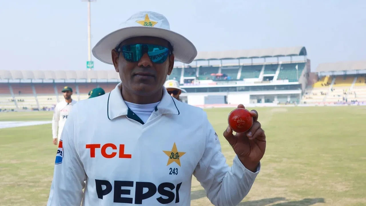 ಇದೀಗ ಈ ದಾಖಲೆಯನ್ನು ಮುರಿಯುವಲ್ಲಿ ನೊಮಾನ್ ಅಲಿ ಯಶಸ್ವಿಯಾಗಿದ್ದಾರೆ. ವಿಶ್ವ ಟೆಸ್ಟ್ ಚಾಂಪಿಯನ್​ಶಿಪ್​ನಲ್ಲಿ ಈವರೆಗೆ 18 ಪಂದ್ಯಗಳನ್ನು ಮಾತ್ರ ಆಡಿರುವ ನೊಮಾನ್ ಅಲಿ ಒಟ್ಟು 6 ಬಾರಿ 6 ವಿಕೆಟ್ ಕಬಳಿಸಿದ್ದಾರೆ. ಈ ಮೂಲಕ WTC ನಲ್ಲಿ ಅತೀ ಹೆಚ್ಚು ಬಾರಿ 6 ವಿಕೆಟ್ ಕಬಳಿಸಿದ ಬೌಲರ್ ಎಂಬ ವಿಶ್ವ ದಾಖಲೆಯನ್ನು ತಮ್ಮದಾಗಿಸಿಕೊಂಡಿದ್ದಾರೆ.