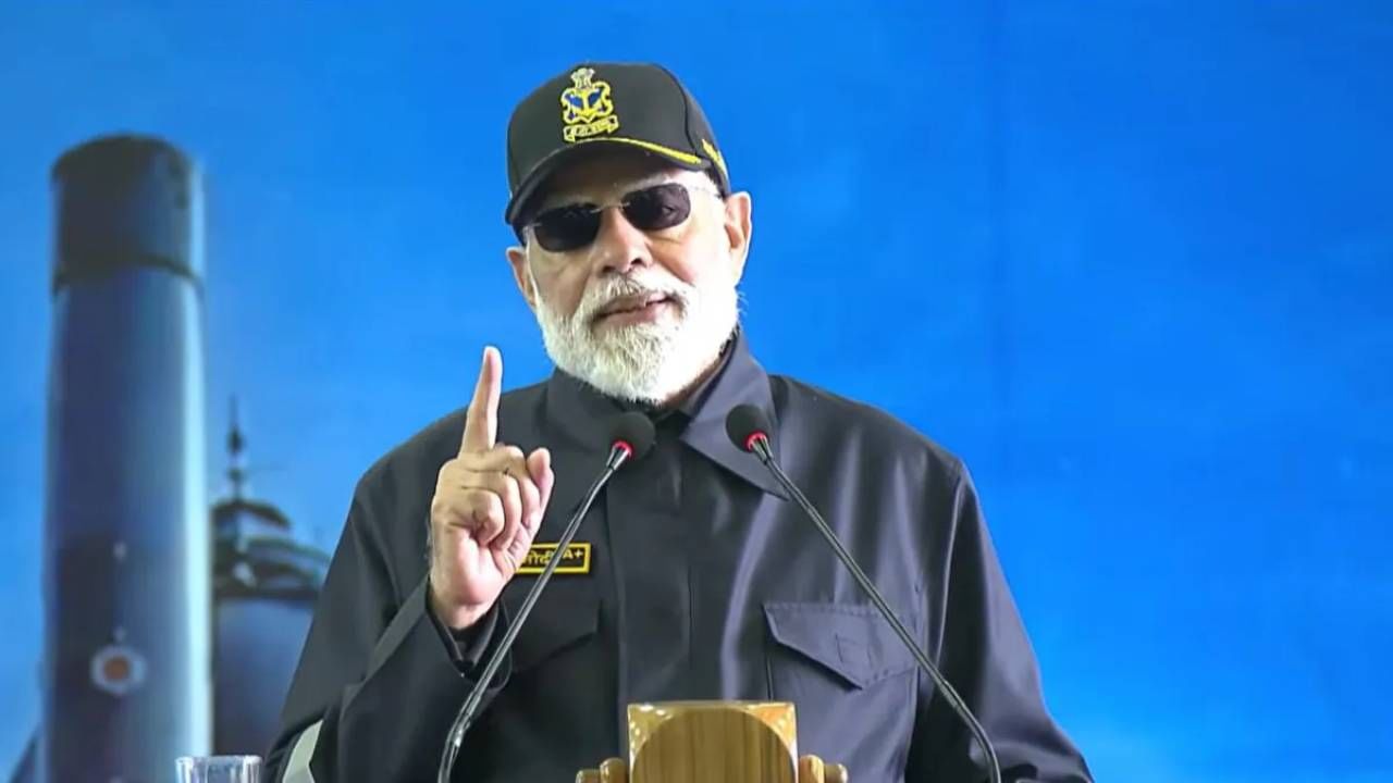 Video: ಭಾರತೀಯ ನೌಕಾಪಡೆಯ ಸಿಬ್ಬಂದಿಯೊಂದಿಗೆ ದೀಪಾವಳಿ ಆಚರಿಸಿದ ಪ್ರಧಾನಿ ಮೋದಿ Video: ಭಾರತೀಯ ನೌಕಾಪಡೆಯ ಸಿಬ್ಬಂದಿಯೊಂದಿಗೆ ದೀಪಾವಳಿ ಆಚರಿಸಿದ ಪ್ರಧಾನಿ ಮೋದಿ