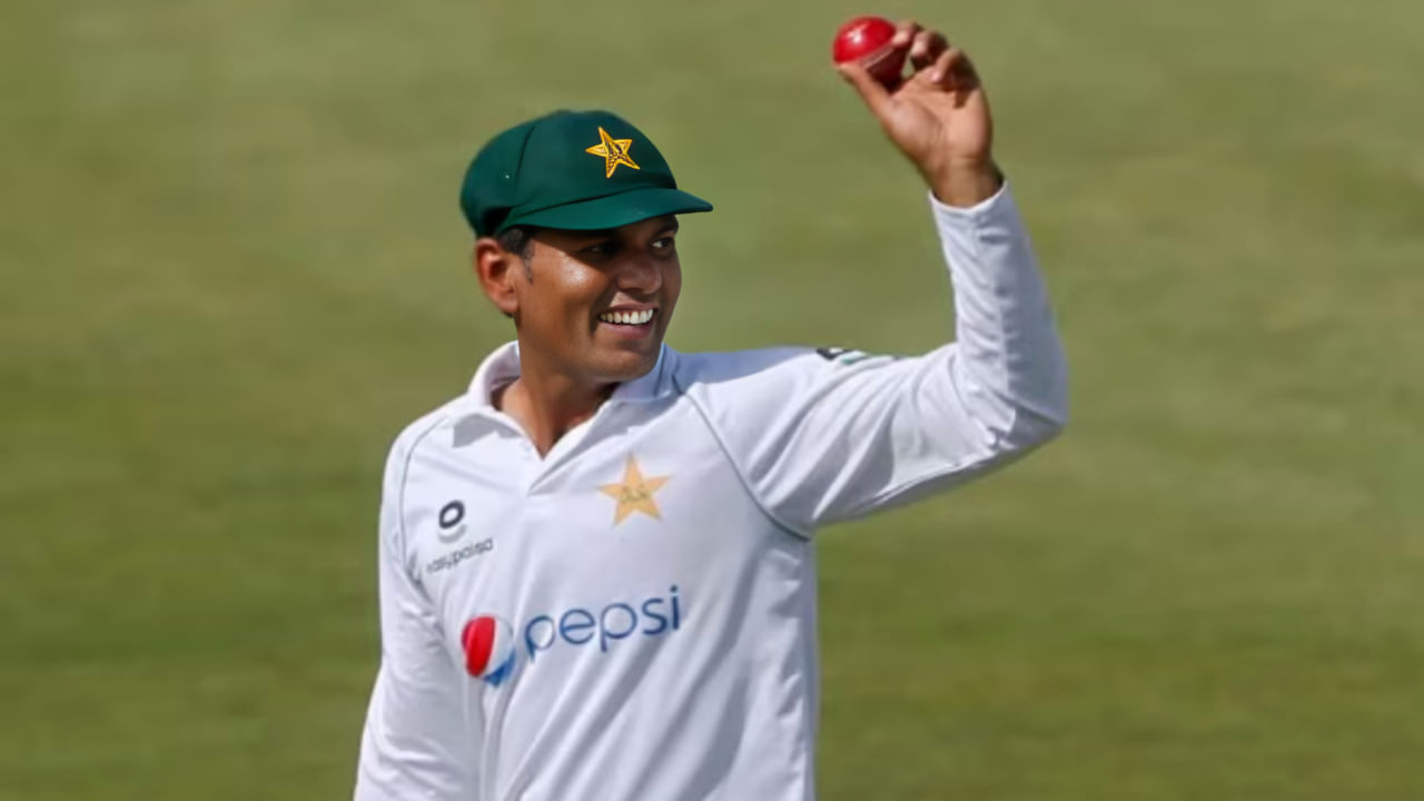 ಪಾಕಿಸ್ತಾನ್ ಸ್ಪಿನ್ನರ್ ನೊಮಾನ್ ಅಲಿ (Noman Ali) ಟೆಸ್ಟ್ ಕ್ರಿಕೆಟ್ನಲ್ಲಿ ಹೊಸ ಇತಿಹಾಸ ನಿರ್ಮಿಸಿದ್ದಾರೆ. ಅದು ಸಹ ಟೀಮ್ ಇಂಡಿಯಾದ ಲೆಜೆಂಡ್ ಸ್ಪಿನ್ನರ್ ರವಿಚಂದ್ರನ್ ಅಶ್ವಿನ್ (Ravichandran Ashwin) ಅವರ ವಿಶ್ವ ದಾಖಲೆಯನ್ನು ಮುರಿಯುವ ಮೂಲಕ.