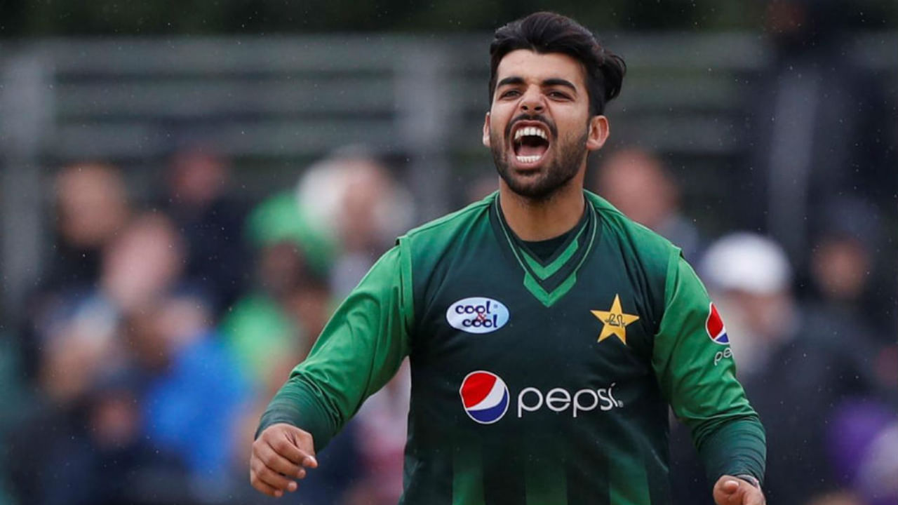 ವಾಸ್ತವವಾಗಿ ಈ ವರ್ಷದ ಆರಂಭದಲ್ಲಿ ಭುಜದ ಶಸ್ತ್ರಚಿಕಿತ್ಸೆಗೆ ಒಳಗಾಗಿದ್ದ ಶದಾಬ್ ಖಾನ್ ಪ್ರಸ್ತುತ ಪಾಕಿಸ್ತಾನ ತಂಡದಿಂದ ಹೊರಗಿದ್ದಾರೆ. ಆದಾಗ್ಯೂ ಈ ಅನುಭವಿ ಆಲ್‌ರೌಂಡರ್ ಮುಂದಿನ ತಿಂಗಳ ವೇಳೆಗೆ ಫಿಟ್ ಆಗಲಿದ್ದು, ಪಾಕಿಸ್ತಾನ ಟಿ20 ತಂಡಕ್ಕೆ ಮರಳಿದ ನಂತರ ತಂಡದ ನಾಯಕತ್ವವನ್ನು ಅವರಿಗೆ ವಹಿಸಲಾಗುವುದು ಎಂದು ಪಾಕಿಸ್ತಾನಿ ಮಾಧ್ಯಮ ವರದಿ ಮಾಡಿದೆ. 
