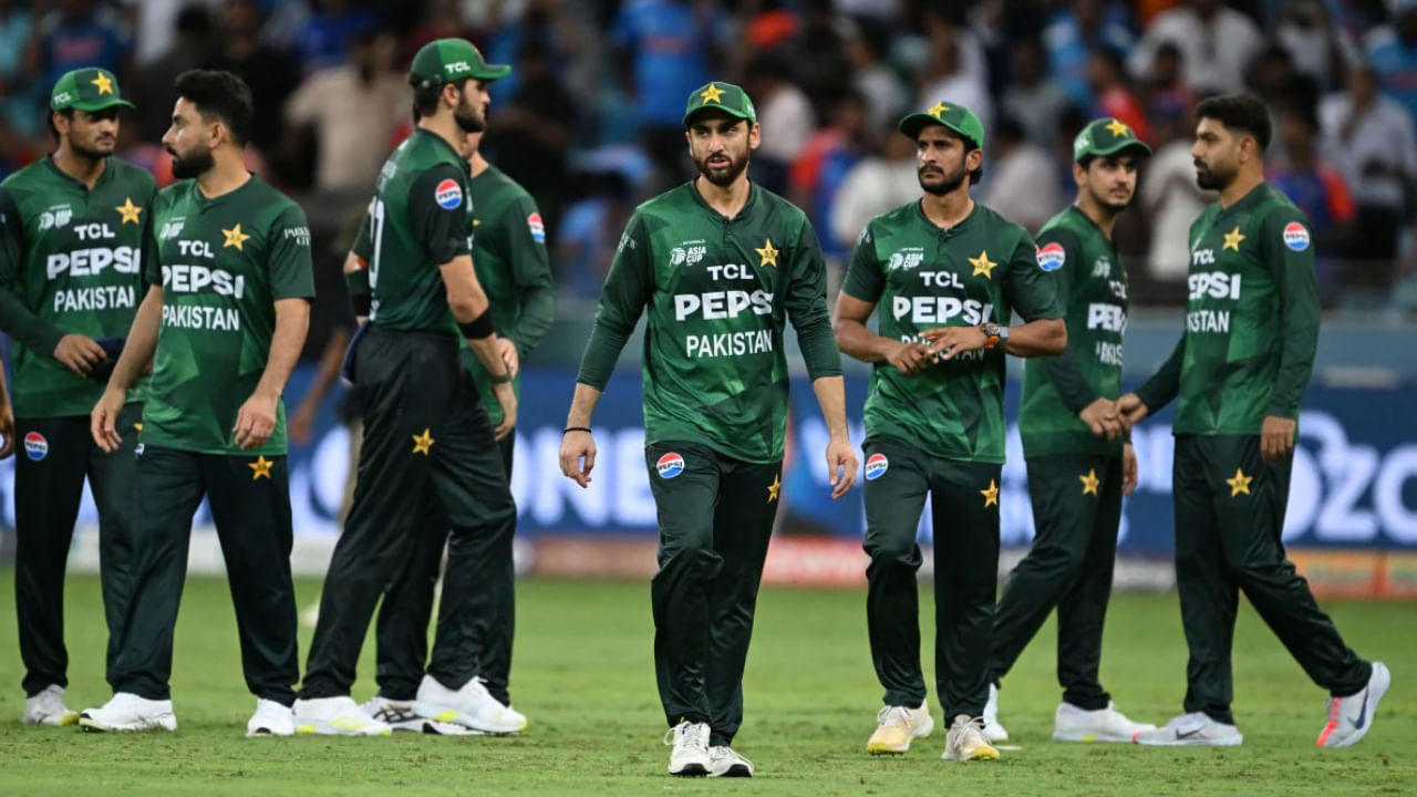 ಏಕದಿನ ತಂಡ: ಶಾಹೀನ್ ಶಾ ಅಫ್ರಿದಿ (ನಾಯಕ), ಅಬ್ರಾರ್ ಅಹ್ಮದ್, ಬಾಬರ್ ಆಝಂ, ಫಹೀಮ್ ಅಶ್ರಫ್, ಫೈಸಲ್ ಅಕ್ರಮ್, ಫಖರ್ ಜಮಾನ್, ಹ್ಯಾರಿಸ್ ರೌಫ್, ಹಸಿಬುಲ್ಲಾ, ಹಸನ್ ನವಾಜ್, ಹುಸೇನ್ ತಲತ್, ಮೊಹಮ್ಮದ್ ನವಾಜ್, ಮೊಹಮ್ಮದ್ ರಿಜ್ವಾನ್ (ವಿಕೆಟ್ ಕೀಪರ್), ಮೊಹಮ್ಮದ್ ವಾಸಿಮ್.