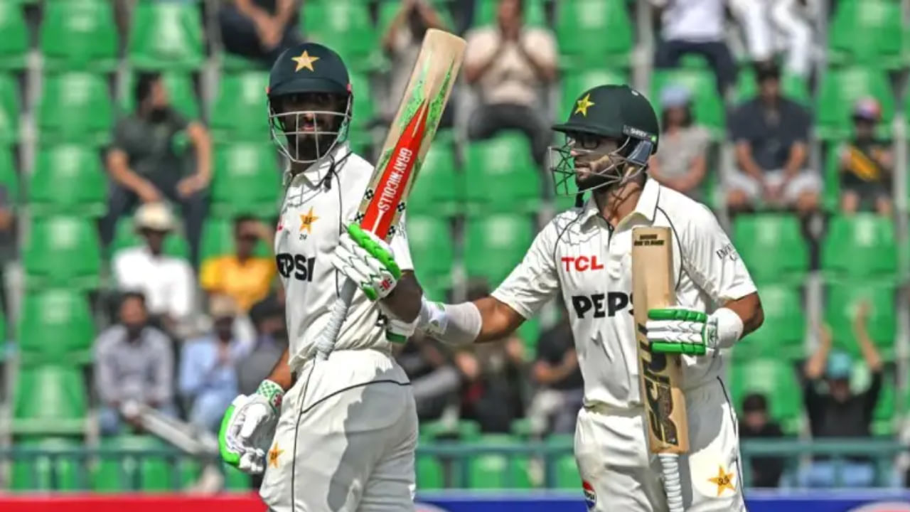 ಪಾಕಿಸ್ತಾನ ಮತ್ತು ದಕ್ಷಿಣ ಆಫ್ರಿಕಾ ನಡುವೆ ಇಂದಿನಿಂದ ಎರಡು ಪಂದ್ಯಗಳ ಟೆಸ್ಟ್ ಸರಣಿ ಆರಂಭವಾಗಿದೆ. ಸರಣಿಯ ಮೊದಲ ಟೆಸ್ಟ್ ಪಂದ್ಯದಲ್ಲಿ ಮೊದಲು ಬ್ಯಾಟಿಂಗ್ ಮಾಡಿದ ಆತಿಥೇಯ ಪಾಕಿಸ್ತಾನ ತಂಡ ಮೊದಲ ದಿನದಾಟದಂತ್ಯಕ್ಕೆ 313 ರನ್ ಕಲೆಹಾಕಿತು. ತಂಡದ ಪರ ನಾಲ್ವರು ಬ್ಯಾಟ್ಸ್‌ಮನ್‌ಗಳು ಅರ್ಧಶತಕದ ಇನ್ನಿಂಗ್ಸ್ ಆಡಿದರು. 