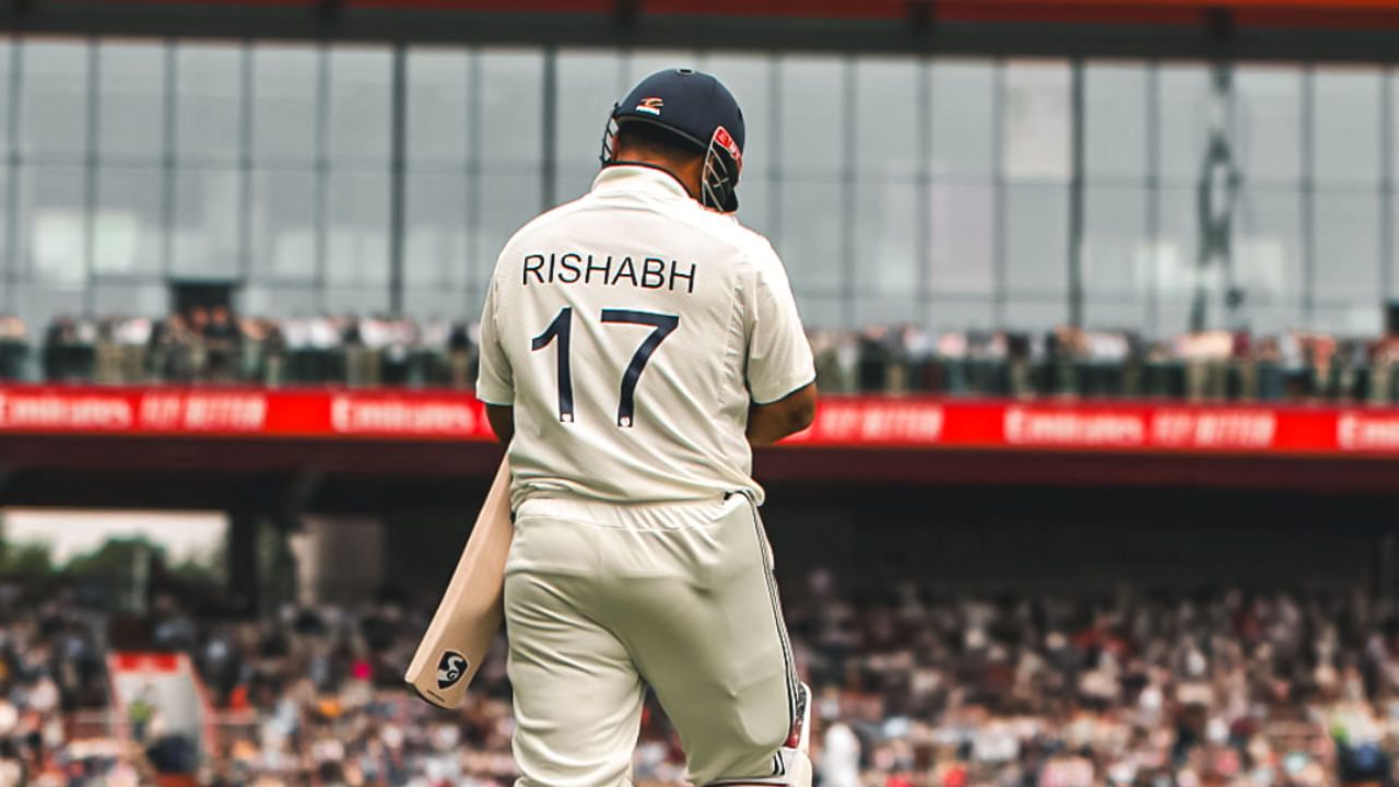 ಭಾರತ ತಂಡವು ನವೆಂಬರ್ 14 ರಿಂದ ದಕ್ಷಿಣ ಆಫ್ರಿಕಾ ವಿರುದ್ಧ ಎರಡು ಪಂದ್ಯಗಳ ಟೆಸ್ಟ್ ಸರಣಿಯನ್ನು ತವರಿನಲ್ಲಿ ಆಡಲಿದೆ. ಪಂತ್ ಸಮಯಕ್ಕೆ ಸರಿಯಾಗಿ ಫಿಟ್ ಆಗಿದ್ದರೆ, ರಣಜಿ ಟ್ರೋಫಿ ನಂತರ ಅವರು ಟೀಂ ಇಂಡಿಯಾಕ್ಕೆ ಮರಳಬಹುದು. ಪ್ರಸ್ತುತ, ಧ್ರುವ್ ಜುರೆಲ್ ಭಾರತೀಯ ತಂಡದಲ್ಲಿ ಪಂತ್ ಸ್ಥಾನದಲ್ಲಿ ಆಡುತ್ತಿದ್ದು, ಈ ಅವಕಾಶಗಳನ್ನು ಸಂಪೂರ್ಣವಾಗಿ ಬಳಸಿಕೊಂಡಿದ್ದಾರೆ.
